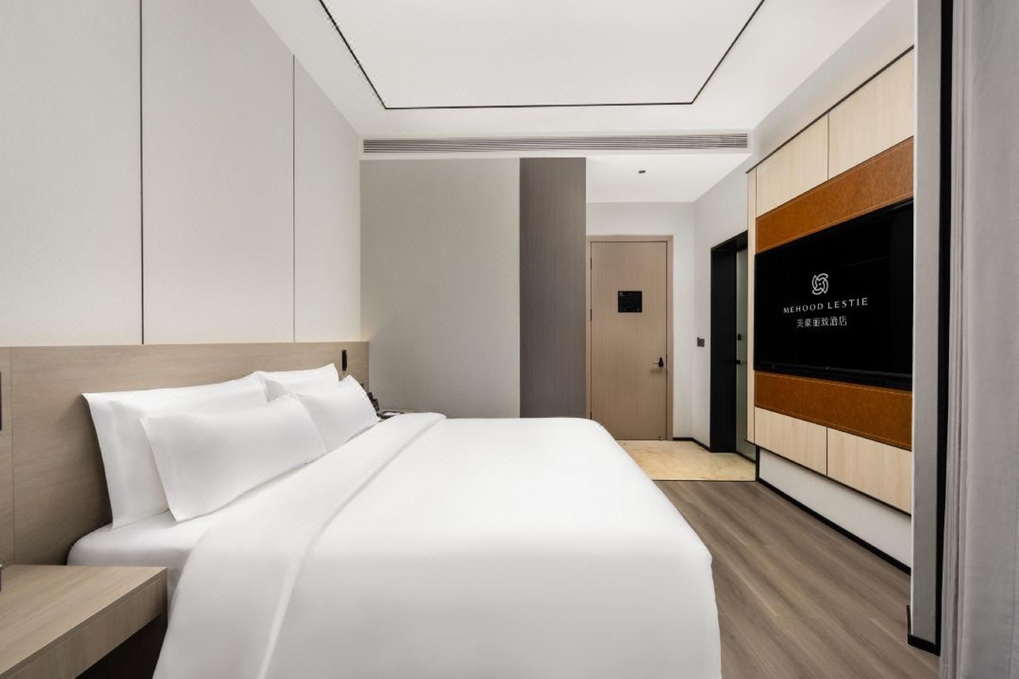 Room with Queen Bed