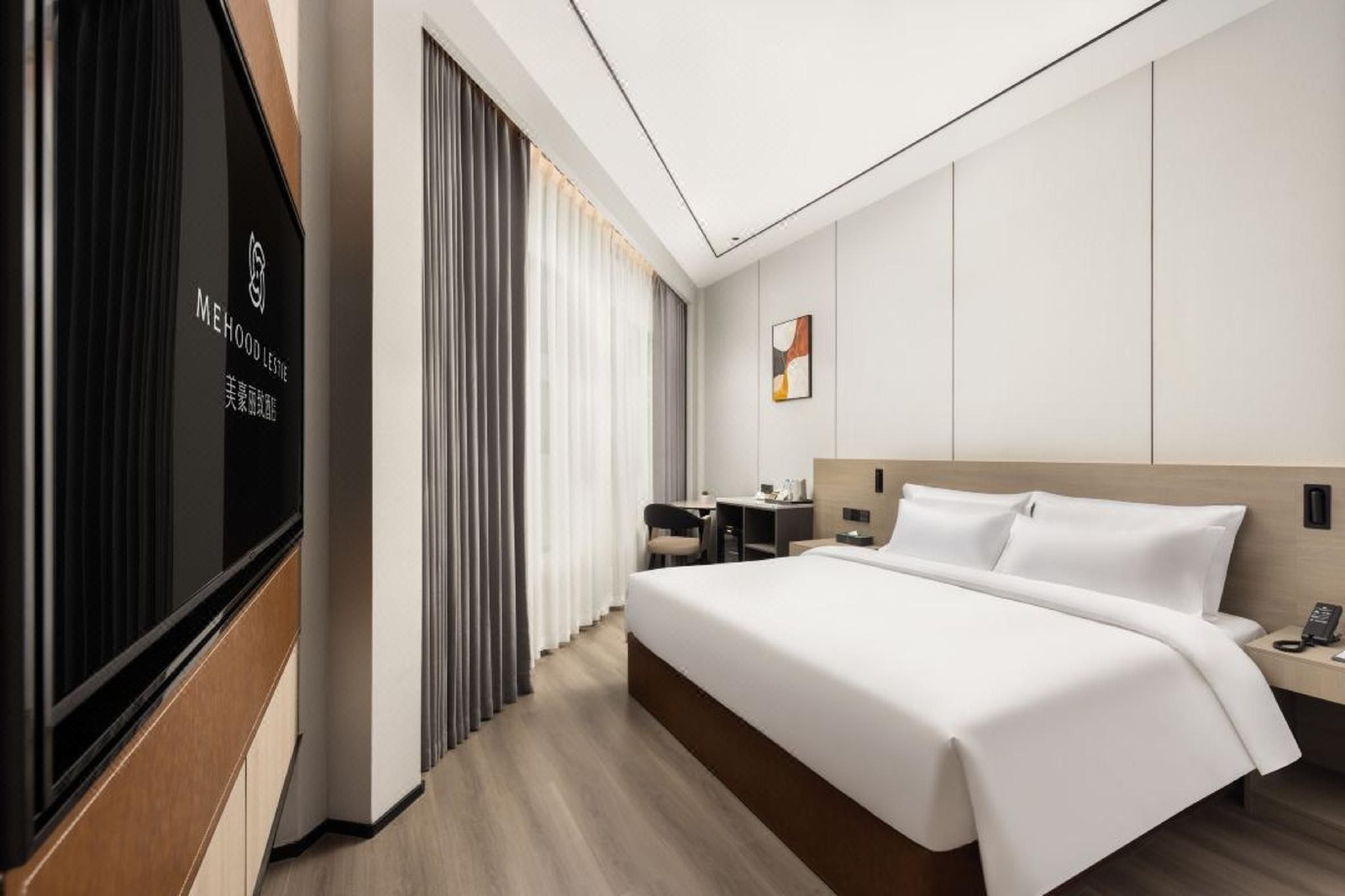 Room with Queen Bed