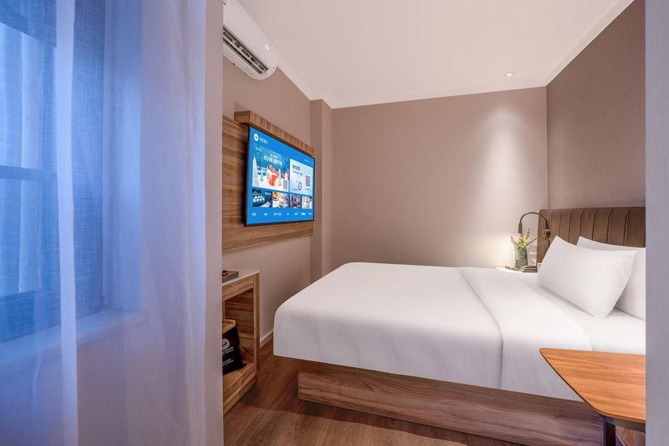 Hotel Queen Room