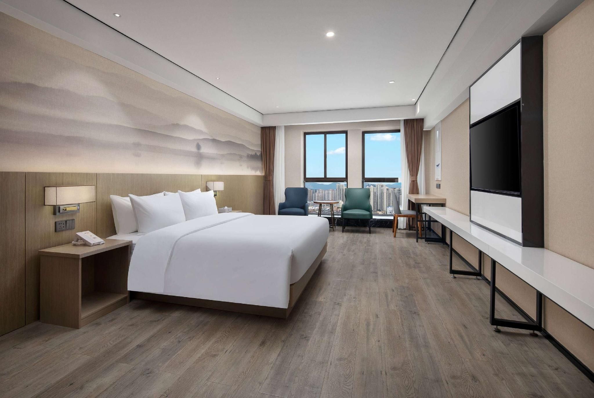 1 King Bed, Deluxe Room, Non-Smoking