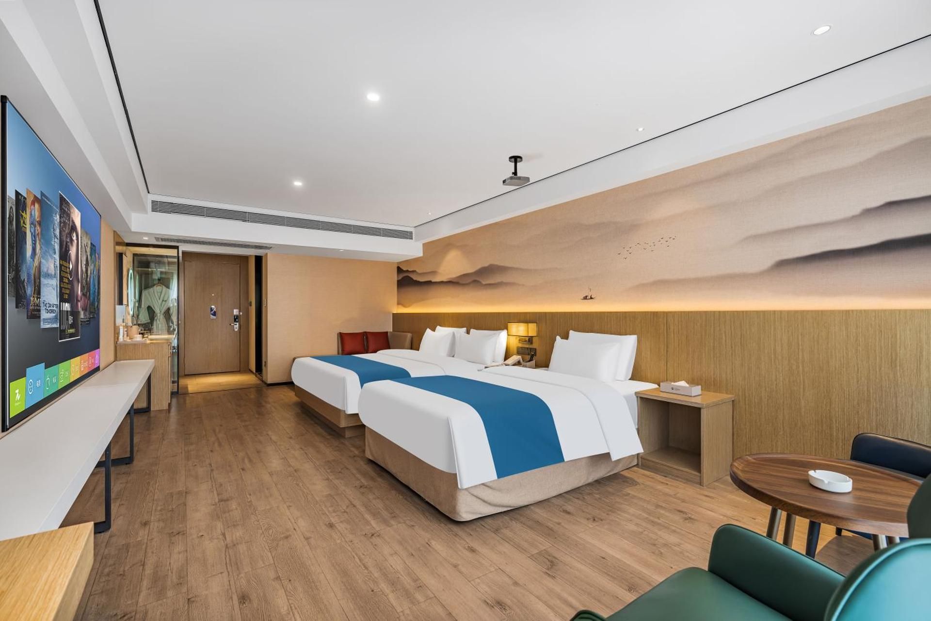 1 King Bed, 1 Double Bed, Theatre Family Room, Non-Smoking