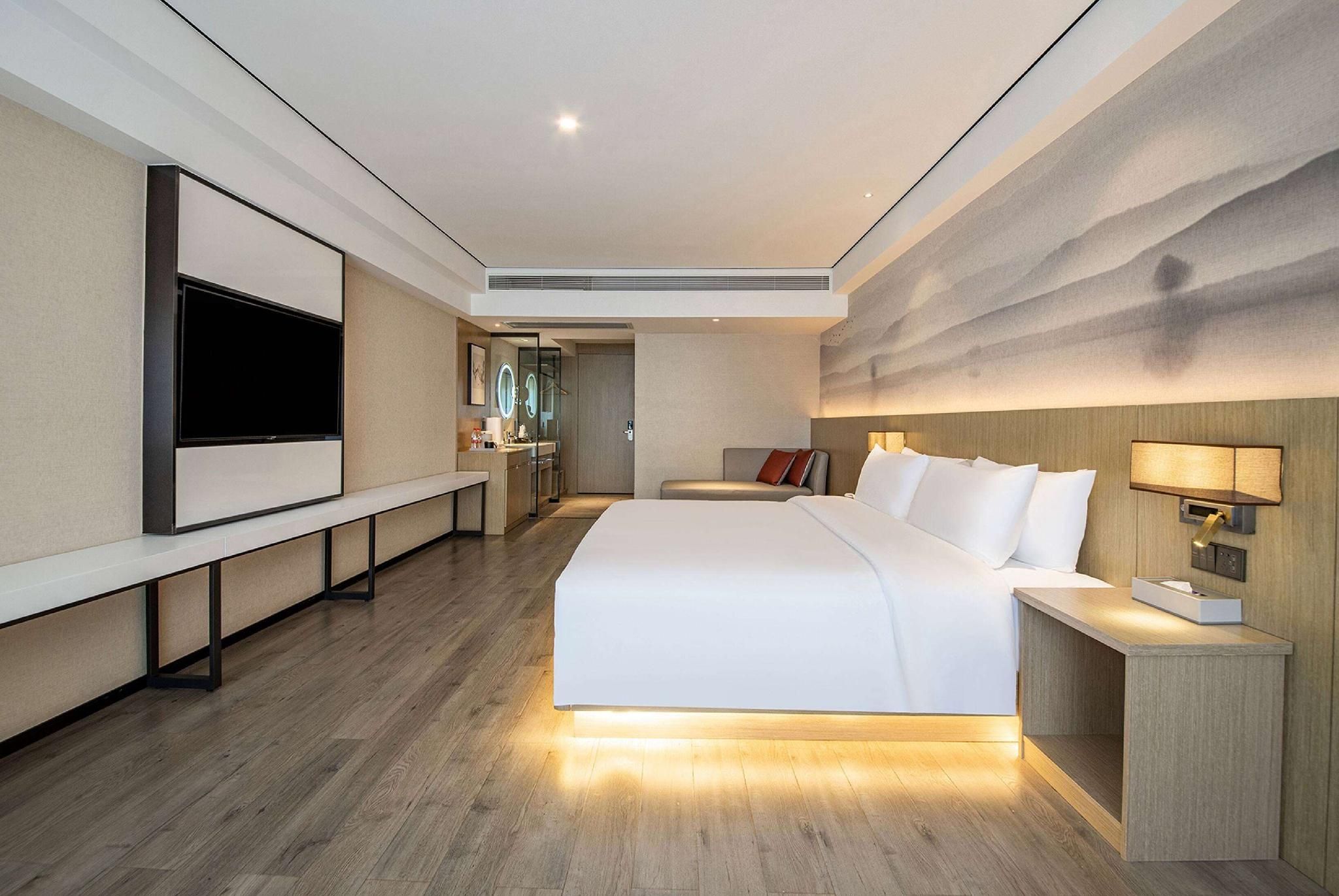 1 King Bed, Tea Art Room,Zero Pressure Mattress, Non-Smoking