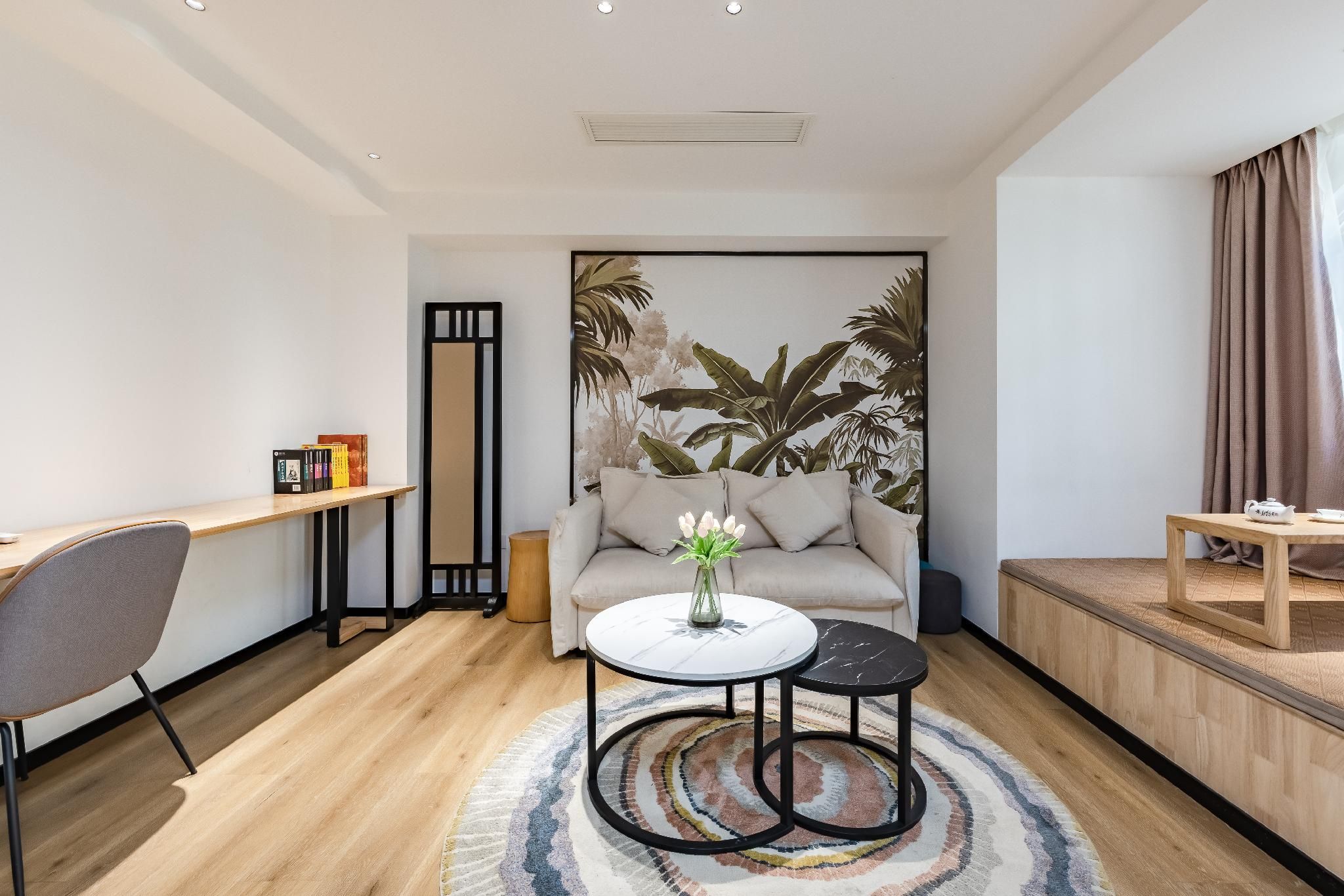 Family Room with Nature - Kid-Friendly