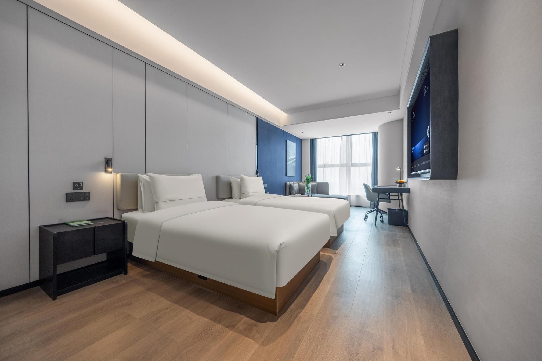 Premier Twin, City View