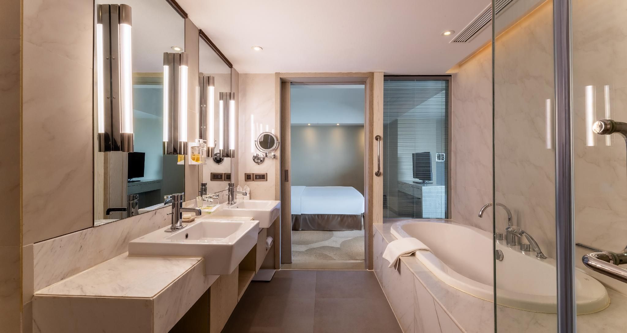 1 Bedroom Suite City View
