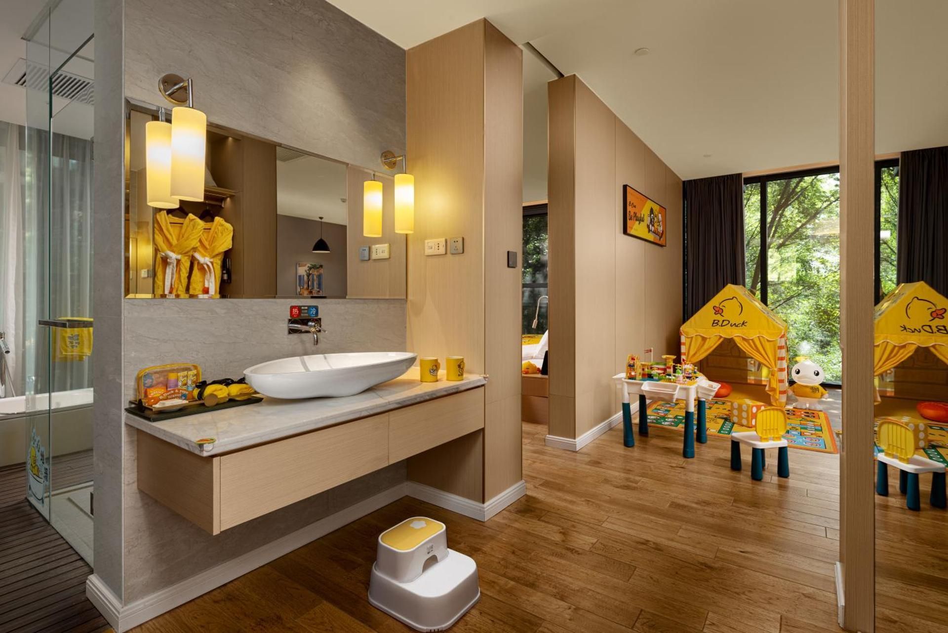 Deluxe Family Suite