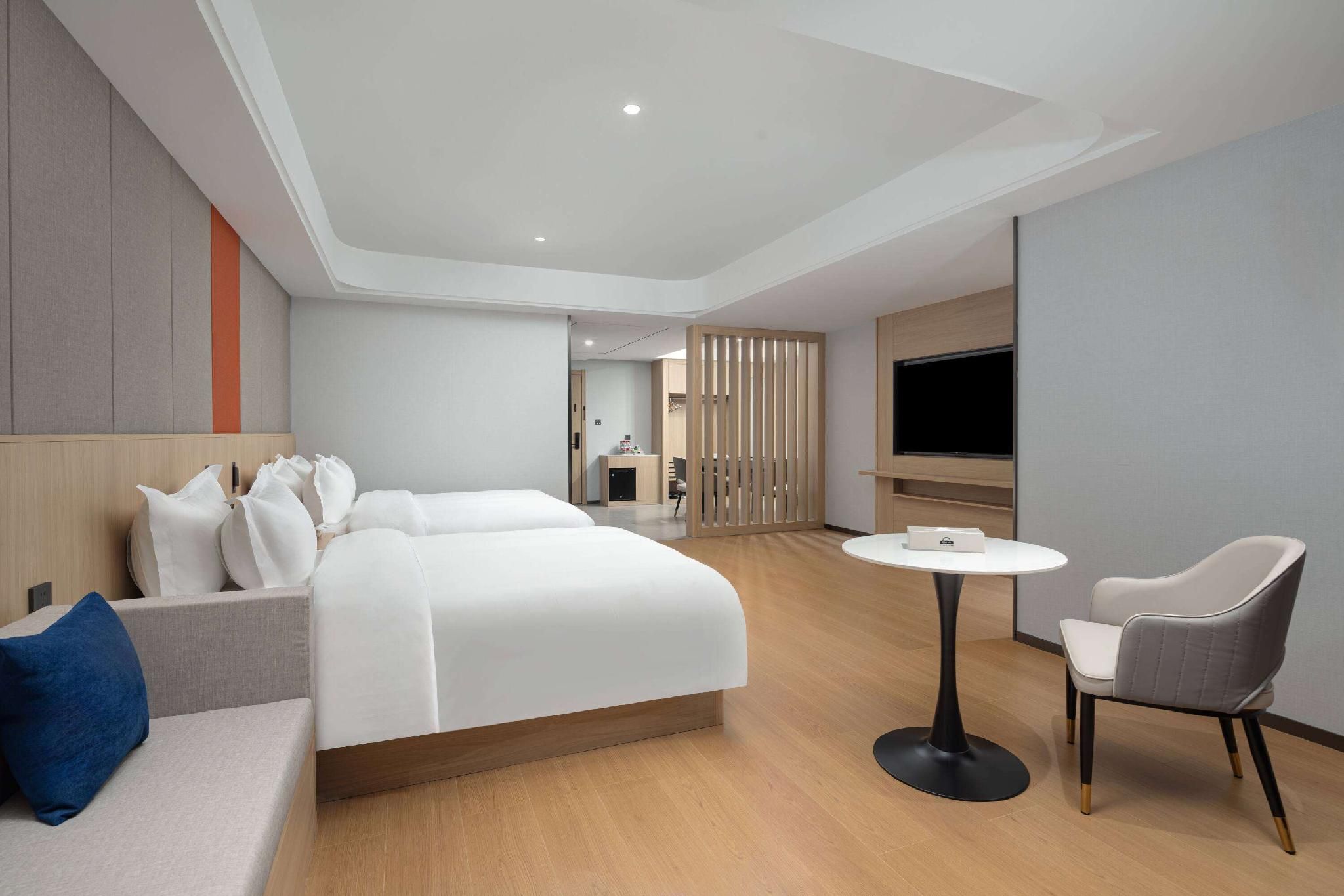 1 King Bed, 1 Double Bed, Family Suite, Non-Smoking