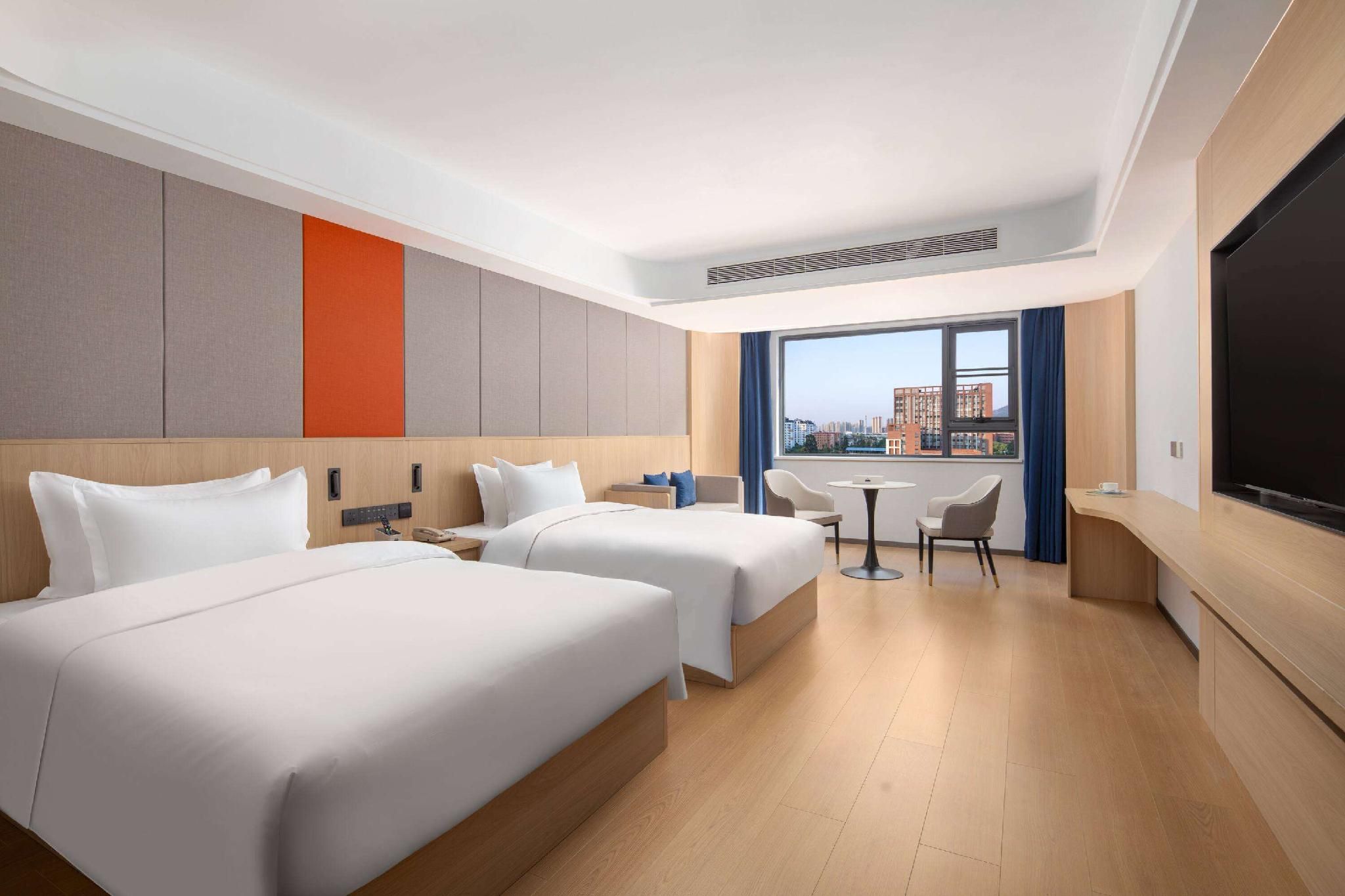 1 King Bed, 1 Double Bed, Family Room, Non-Smoking