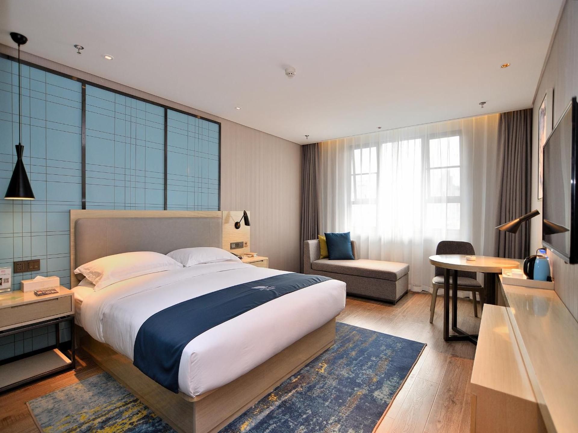 Standard Queen Room