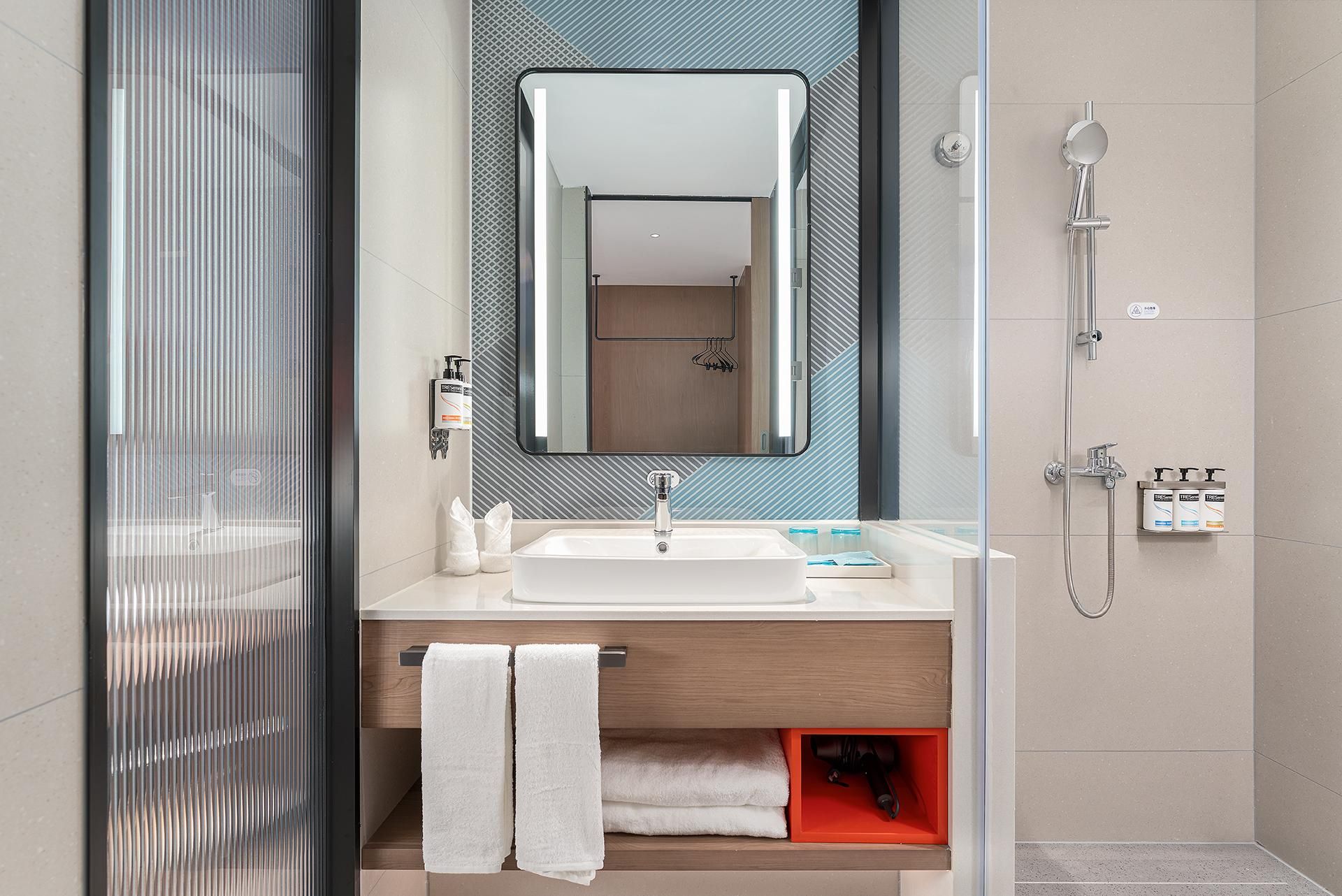 1 Bedroom Suite