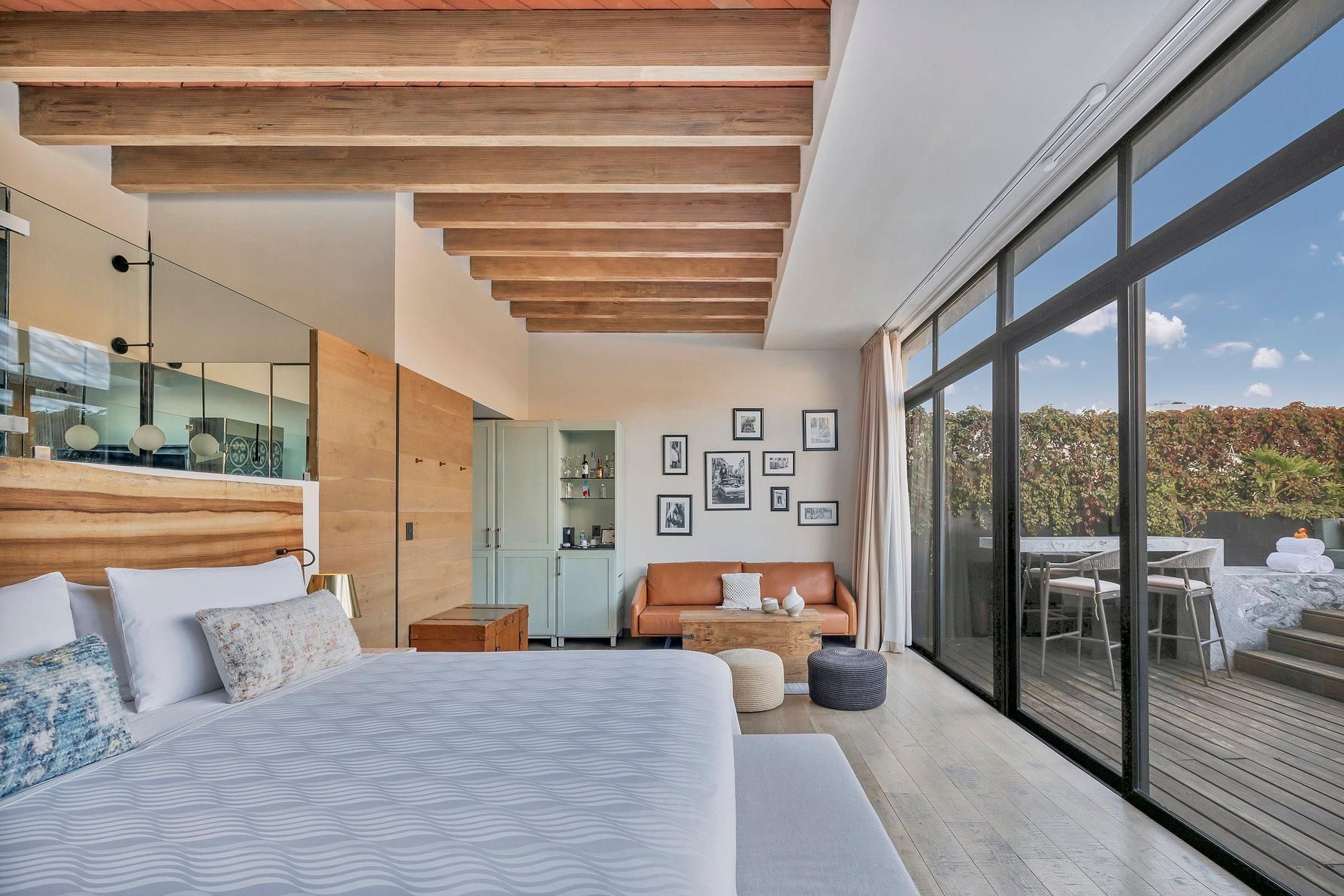Aqua Paradise Suite