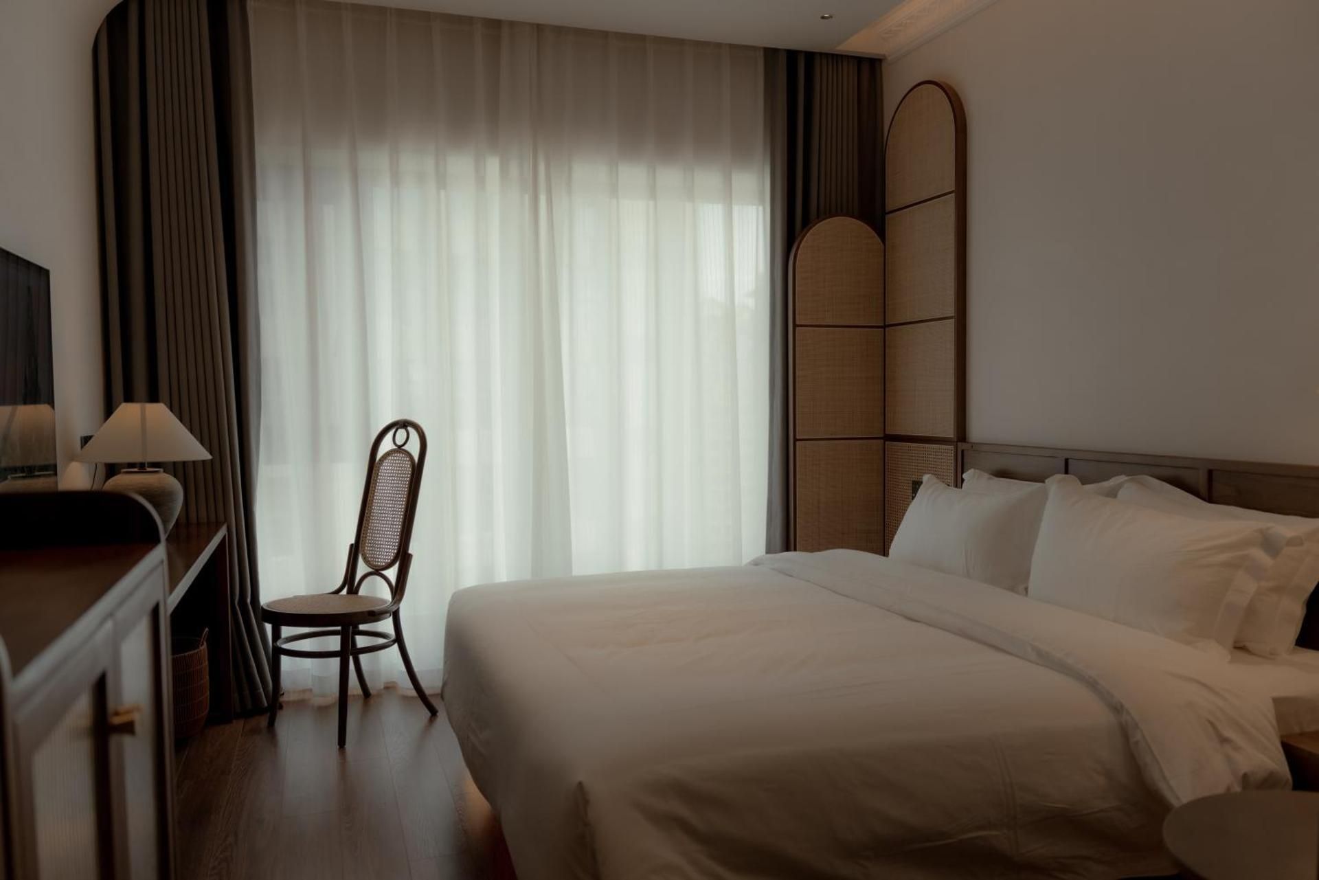 Standard Queen Room