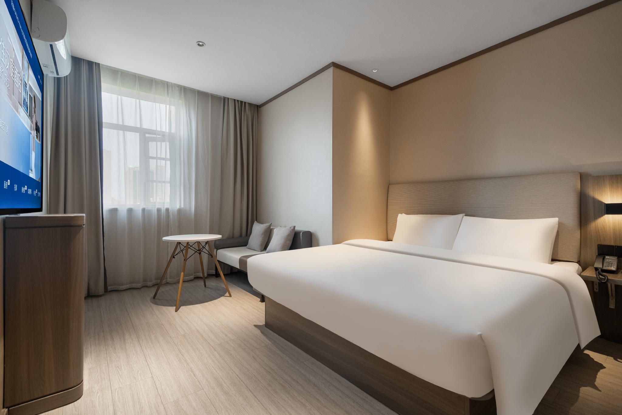 Business Queen Bed Room