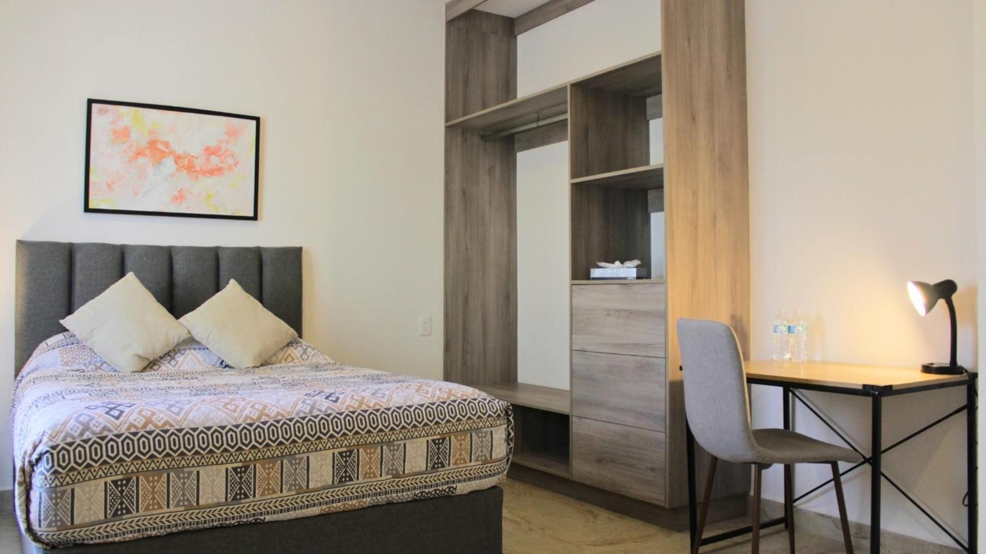Standard Queen Room