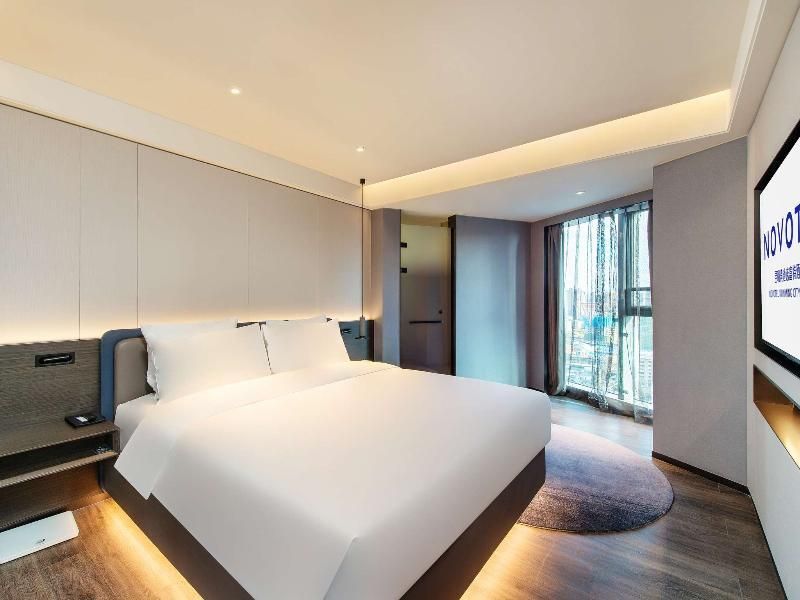 Deluxe Suite With 2 Single Beds