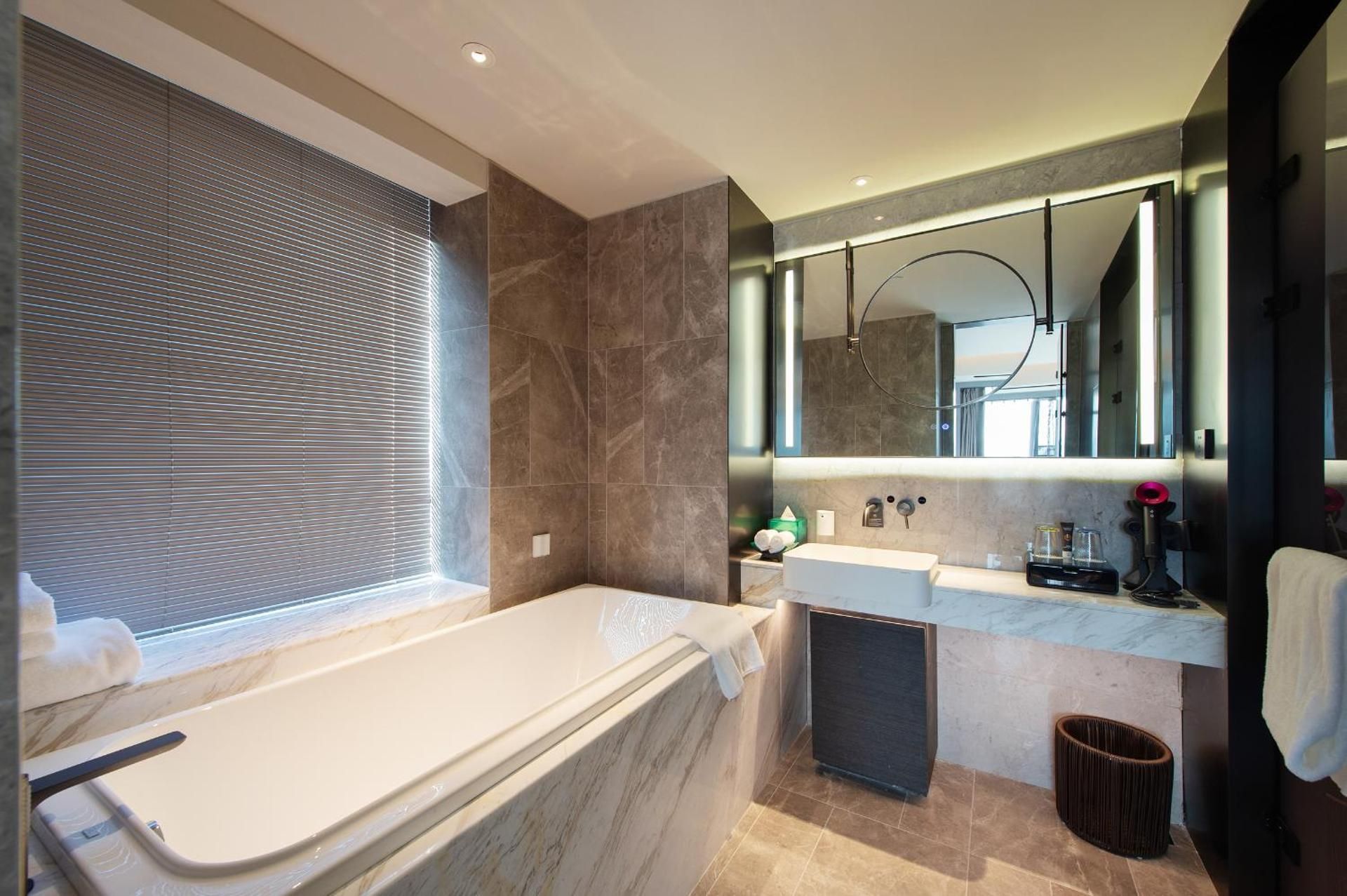 Deluxe Suite with Two Single Beds