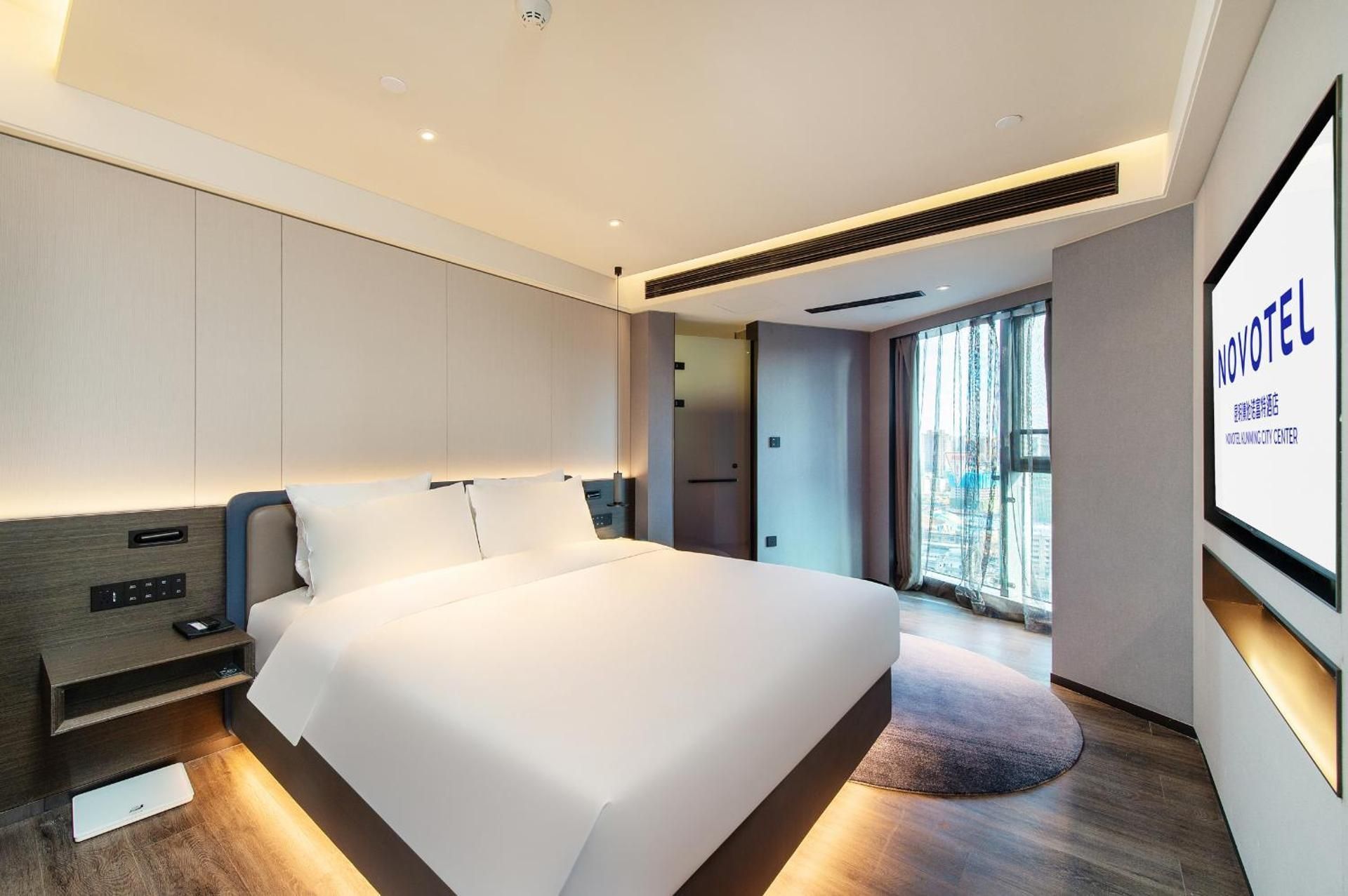 Deluxe Suite with Two Single Beds