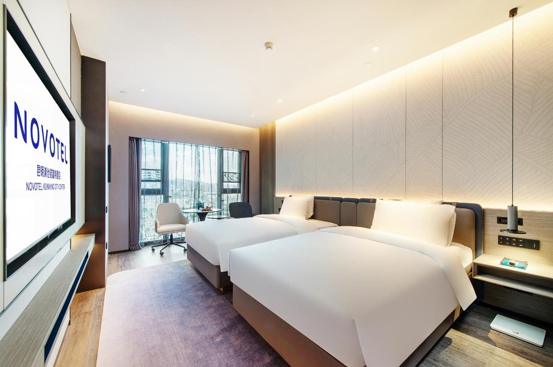 Deluxe Room Twin Beds