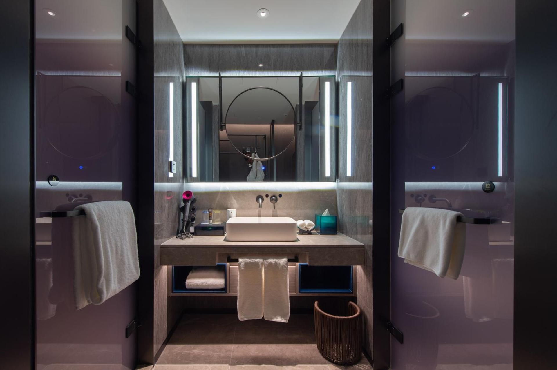 Deluxe Room Twin Beds