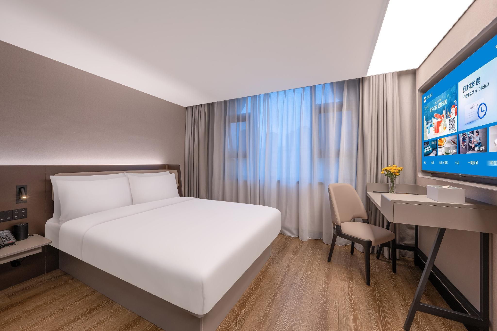 Huazhu - Room With Bed