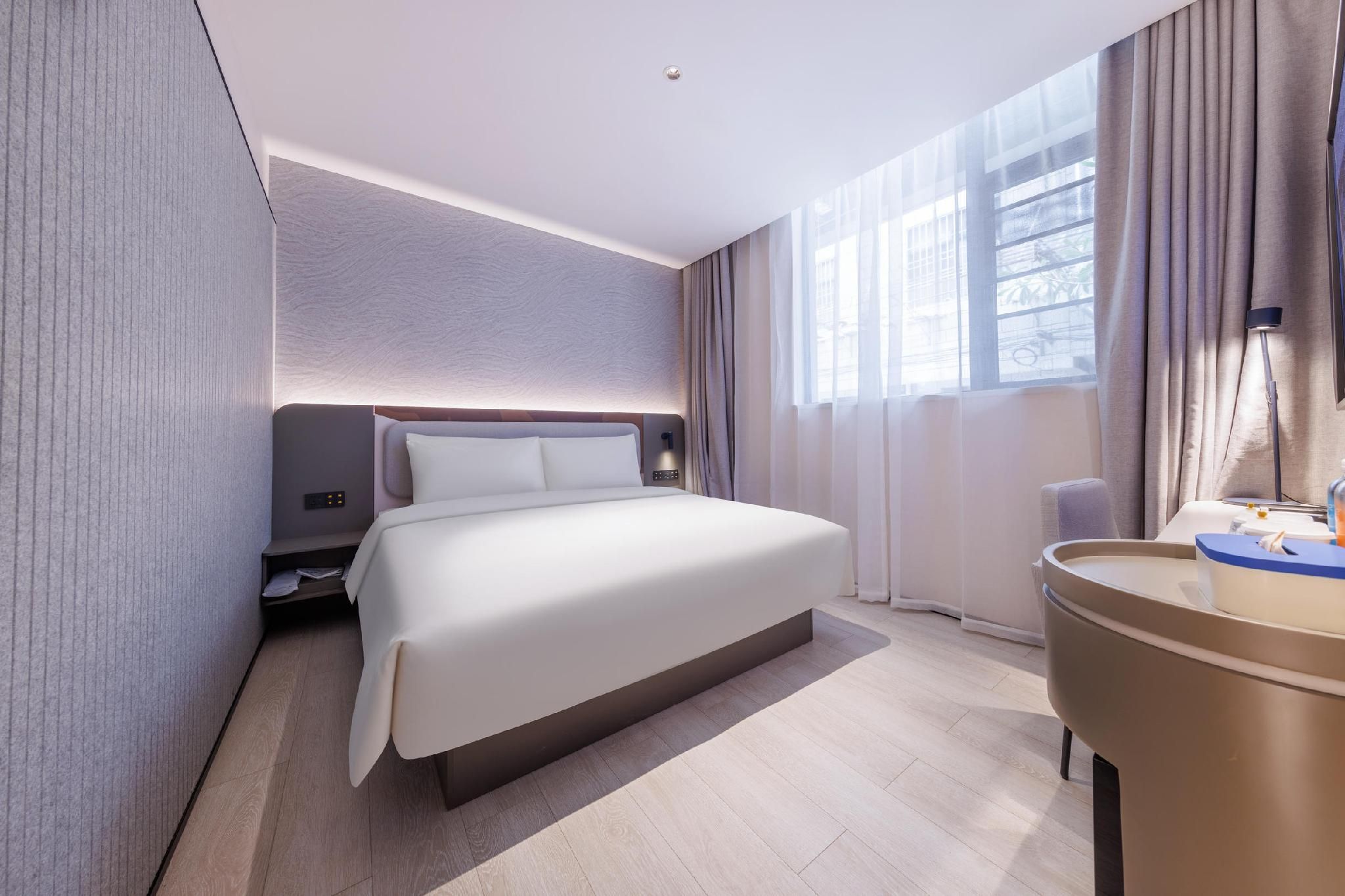 Comfort Queen Room