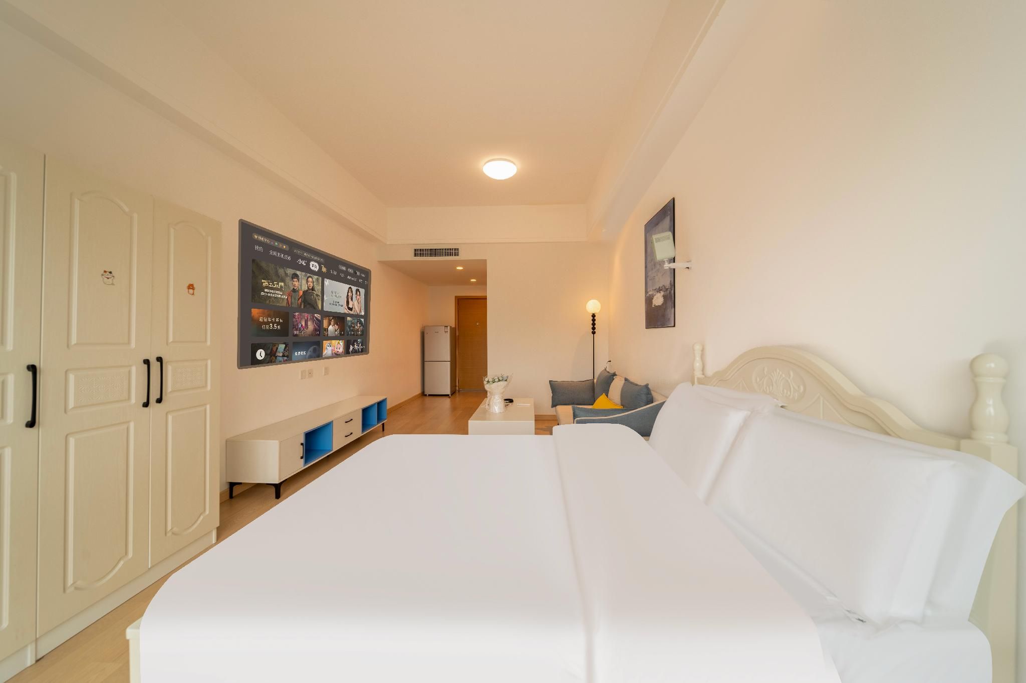 Lullaby Deluxe Twin with Old Port View