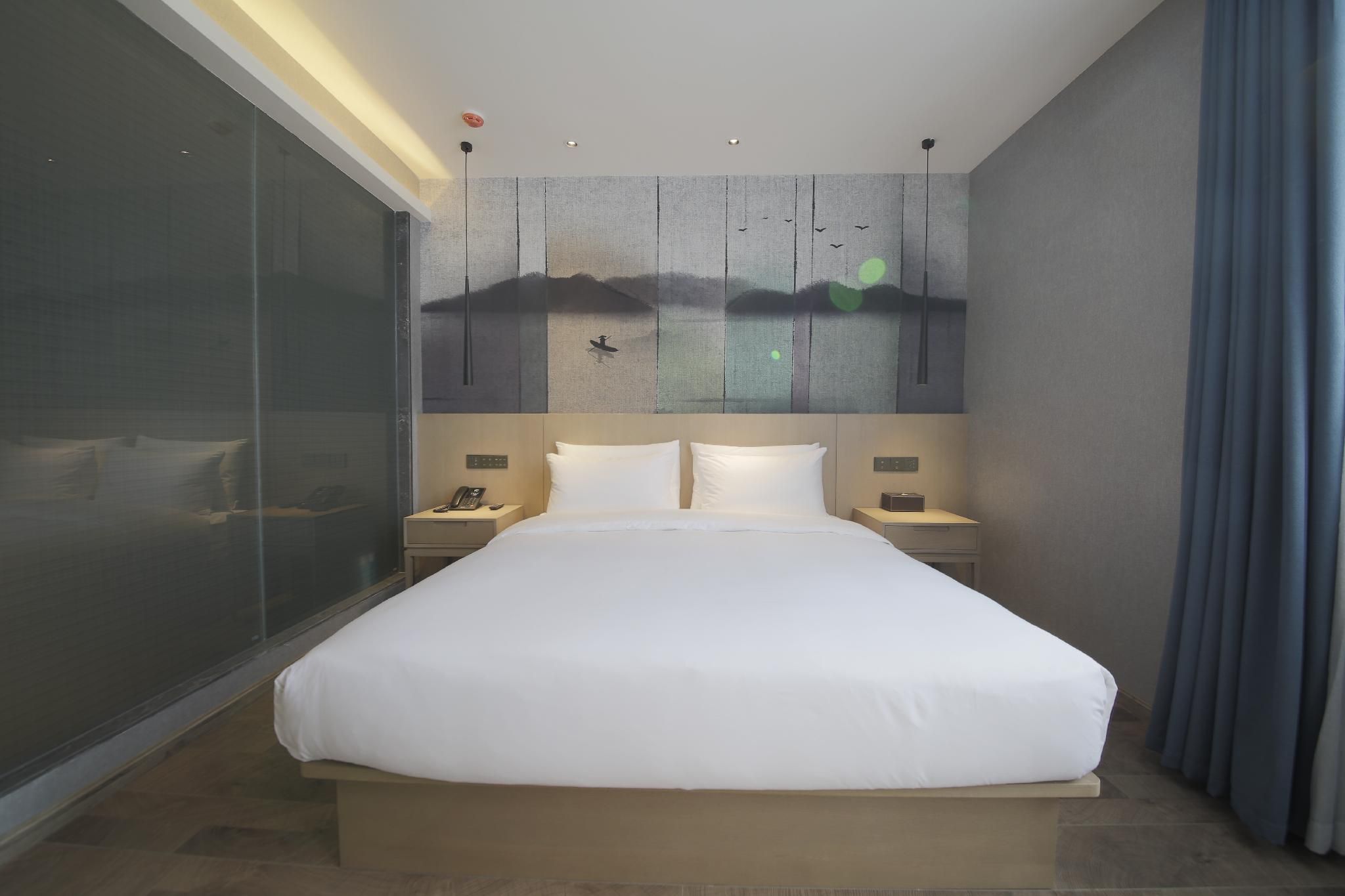 Huazhu - Room With Bed