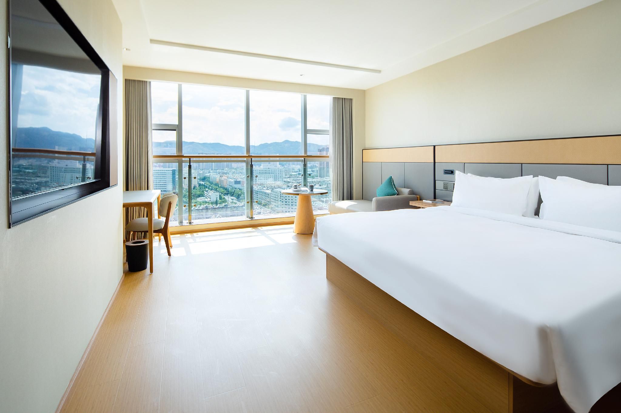 Huazhu - Deluxe Bed Room