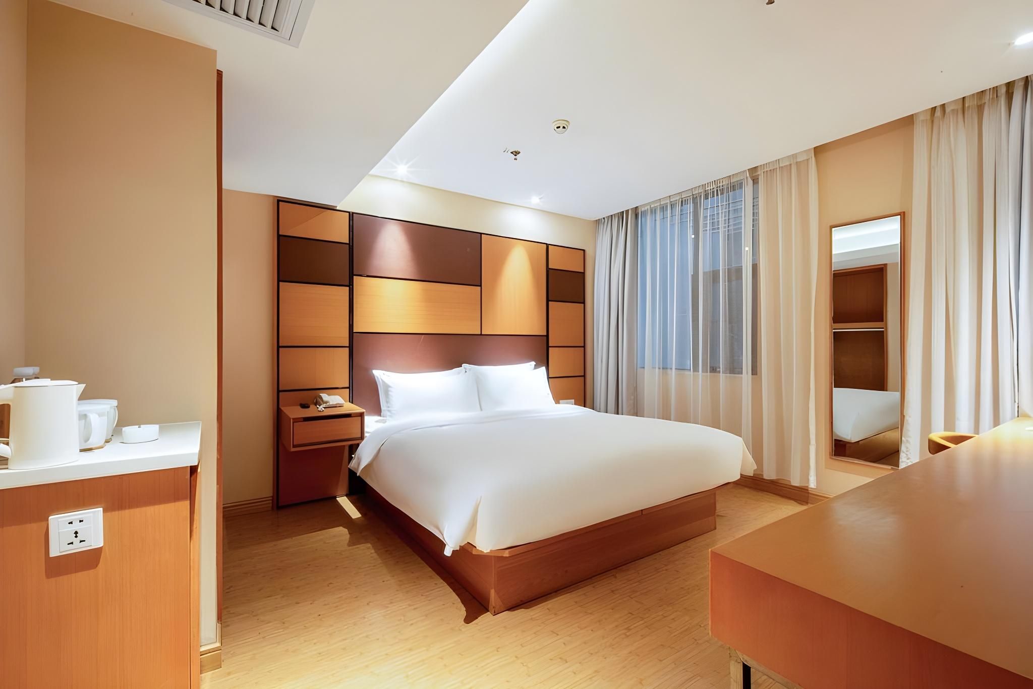 Hotel Queen Room