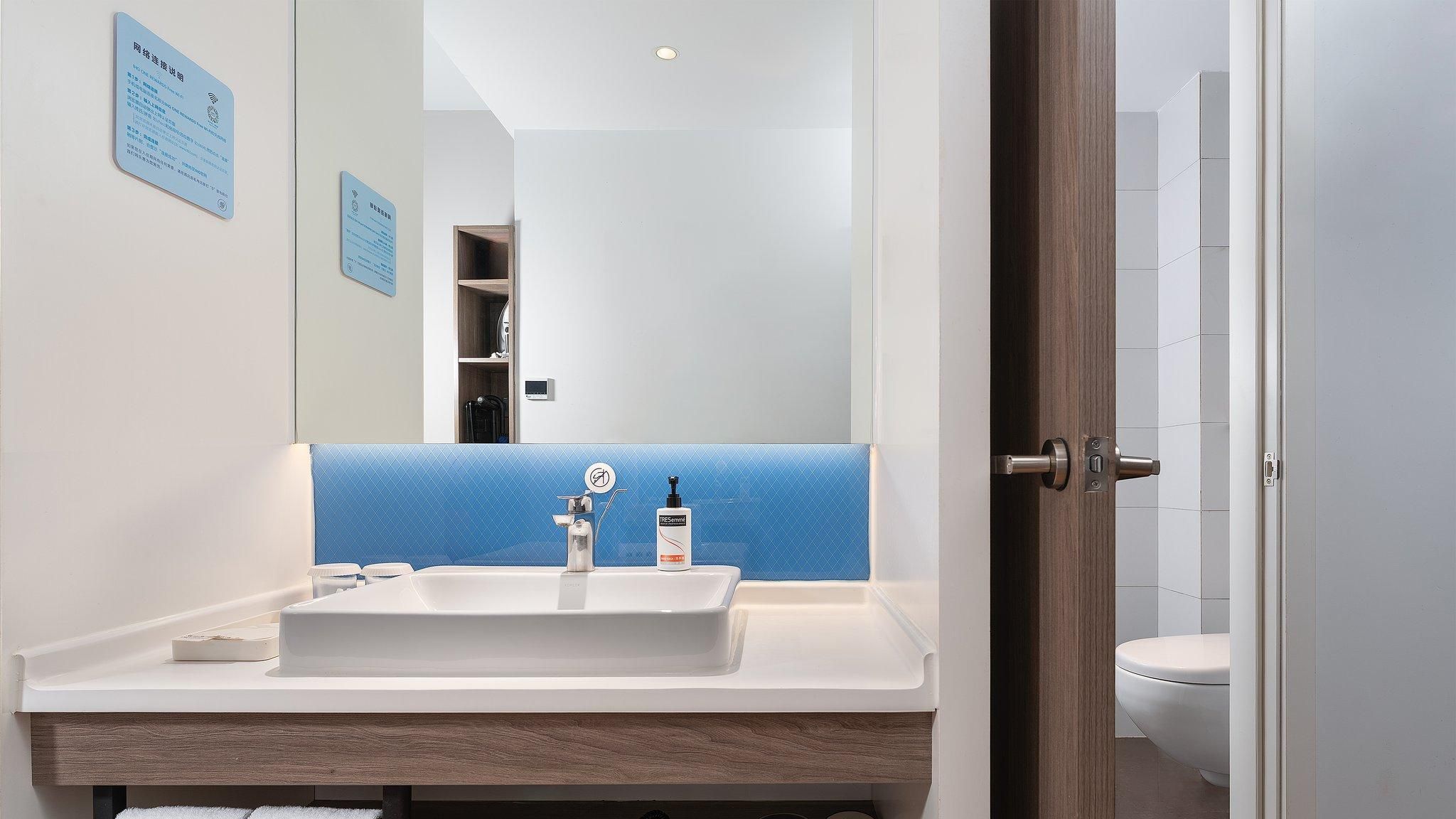 2 Twin Standard High Floor City View