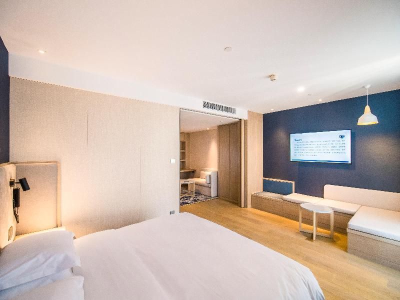 Holiday Inn Express KUNMING WEST By IHG 1 King Bed Suite Additional Living Area Nonsmoking 2