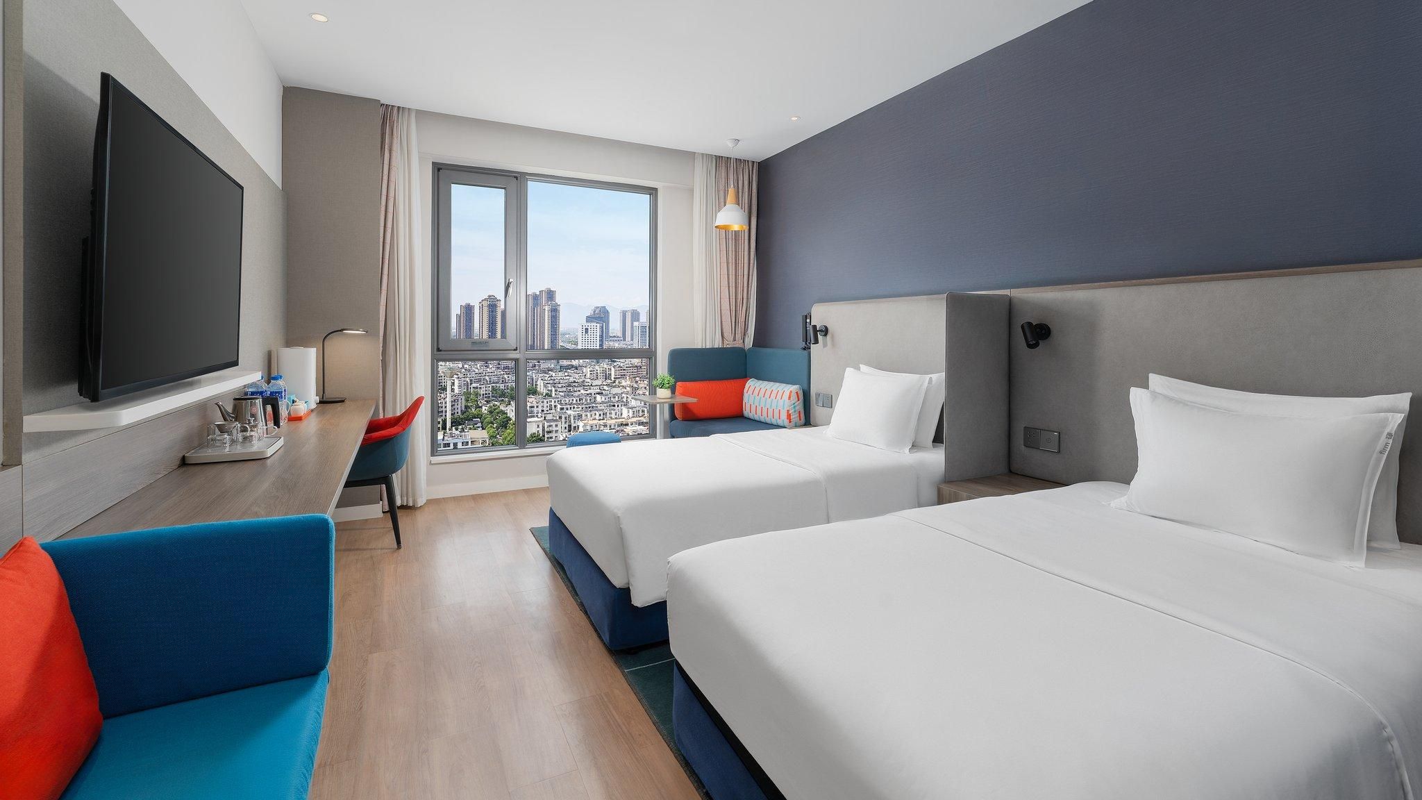 2 Twin Standard High Floor City View