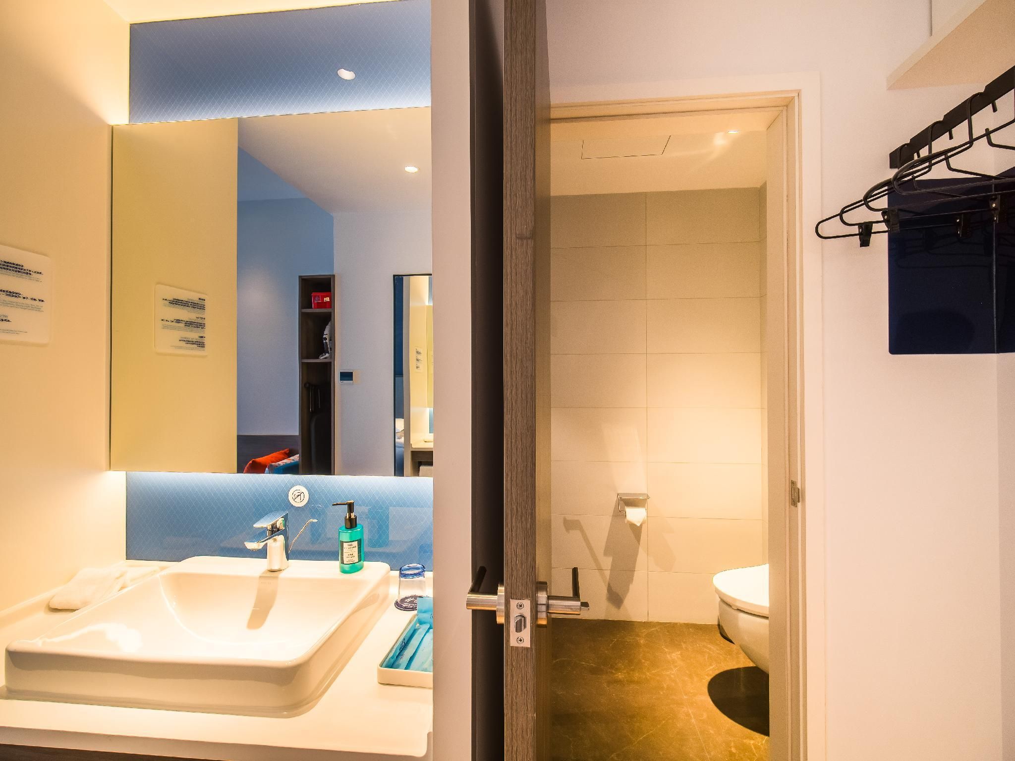 Holiday Inn Express KUNMING WEST By IHG 1 King Standard 3