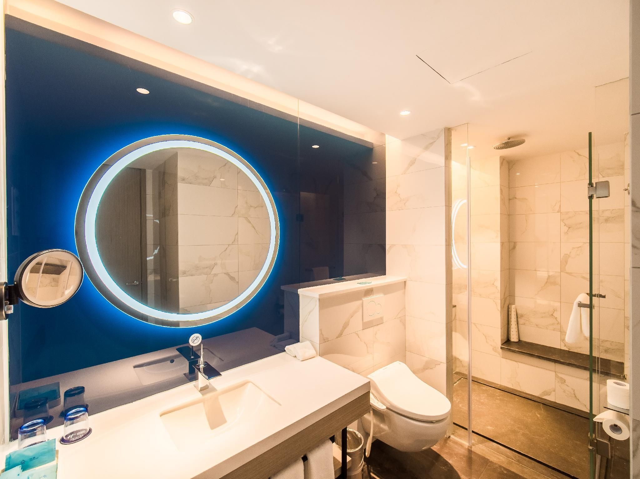 Holiday Inn Express KUNMING WEST By IHG 1 King Bed Suite Additional Living Area Nonsmoking 3