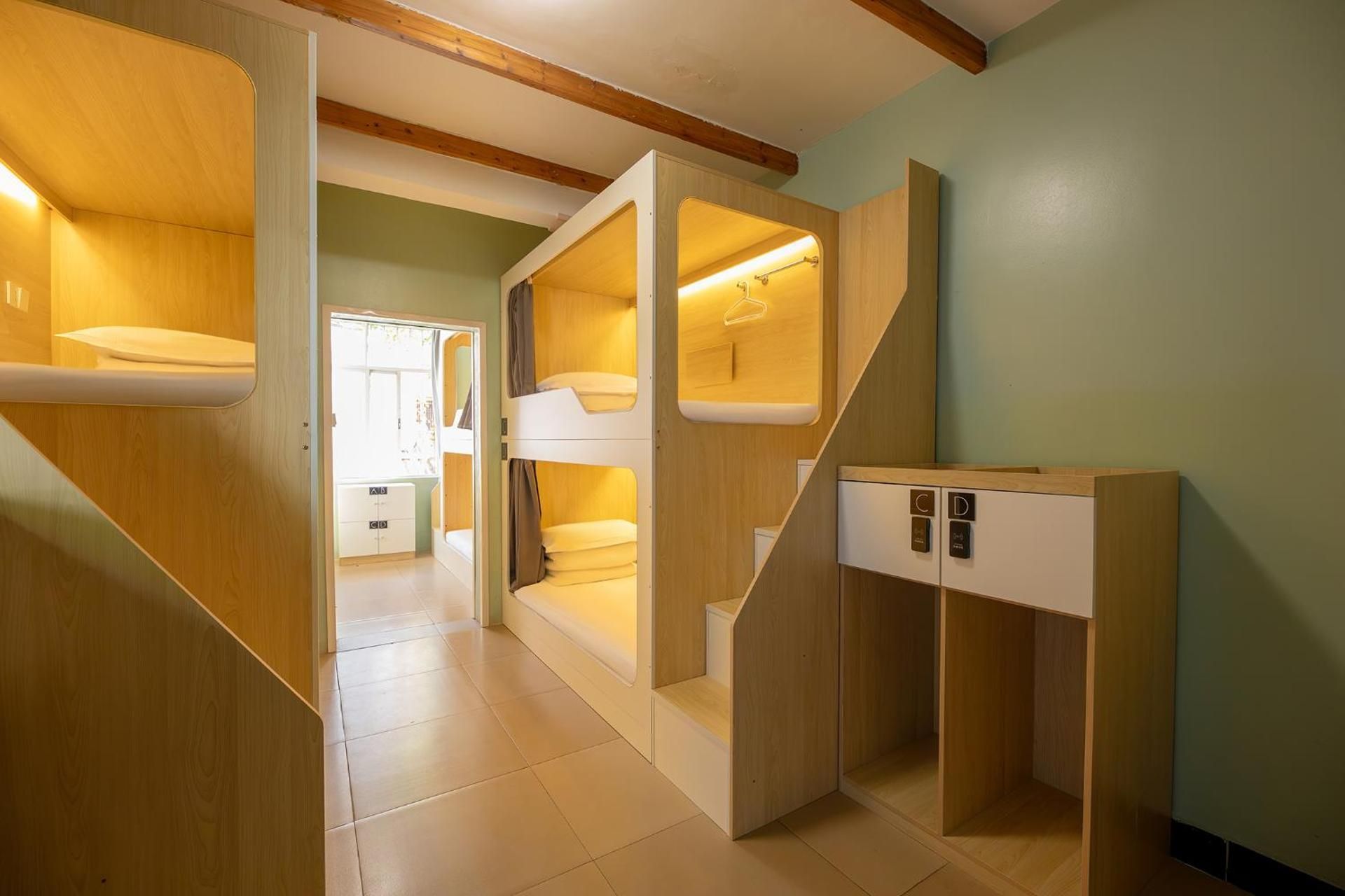 8 Bed (Female)
