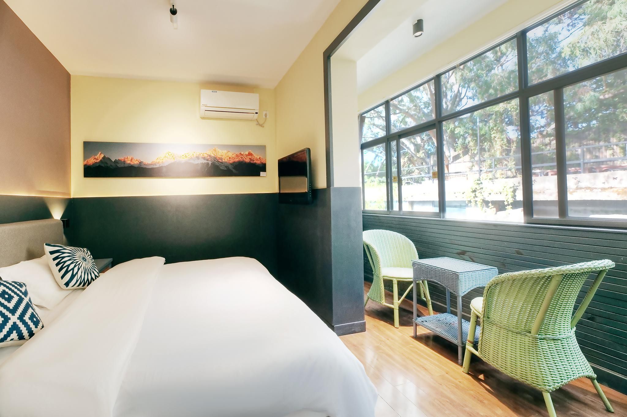 Deluxe King Bed