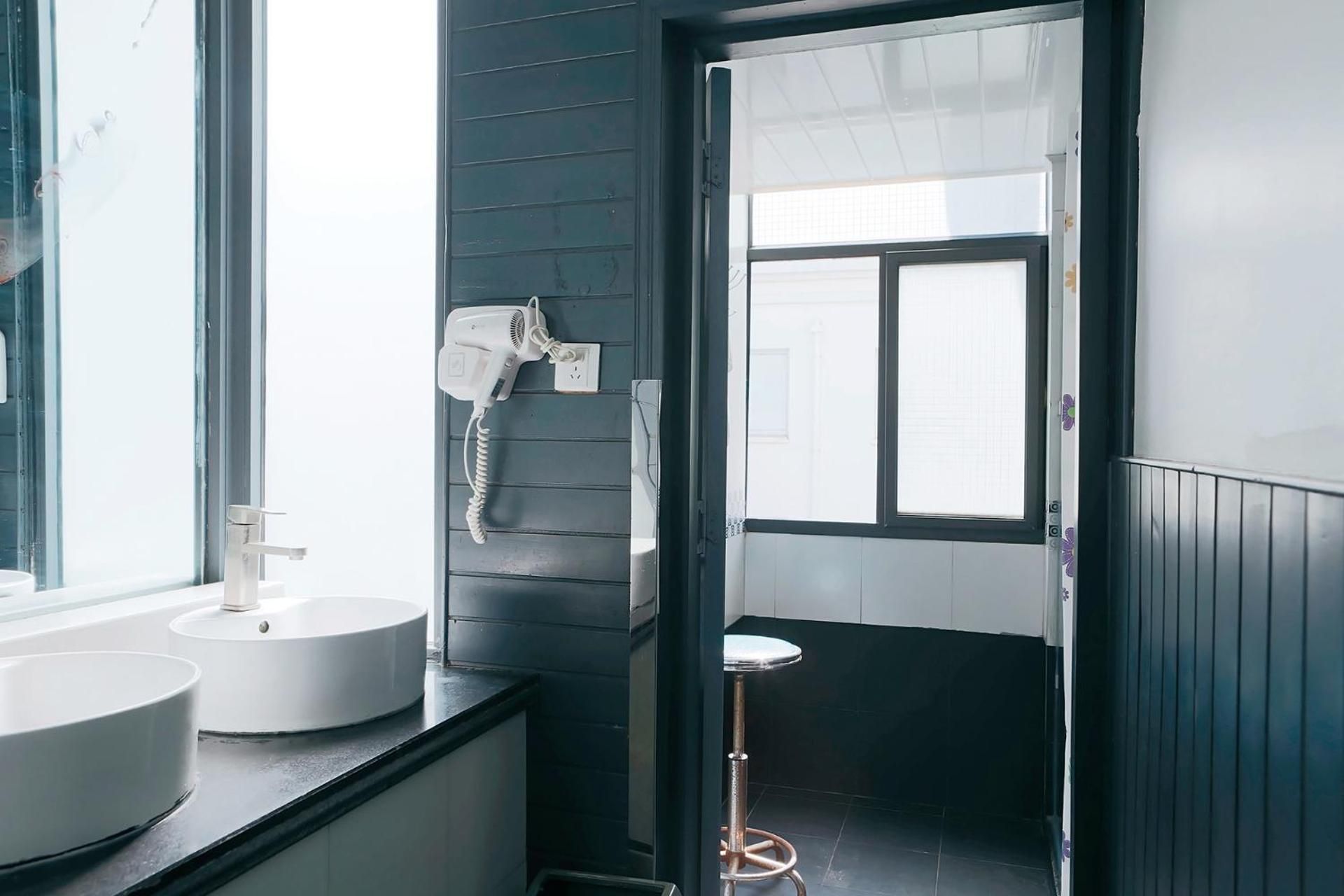 1 Person in 6-8-Bed Dormitory - Male Only