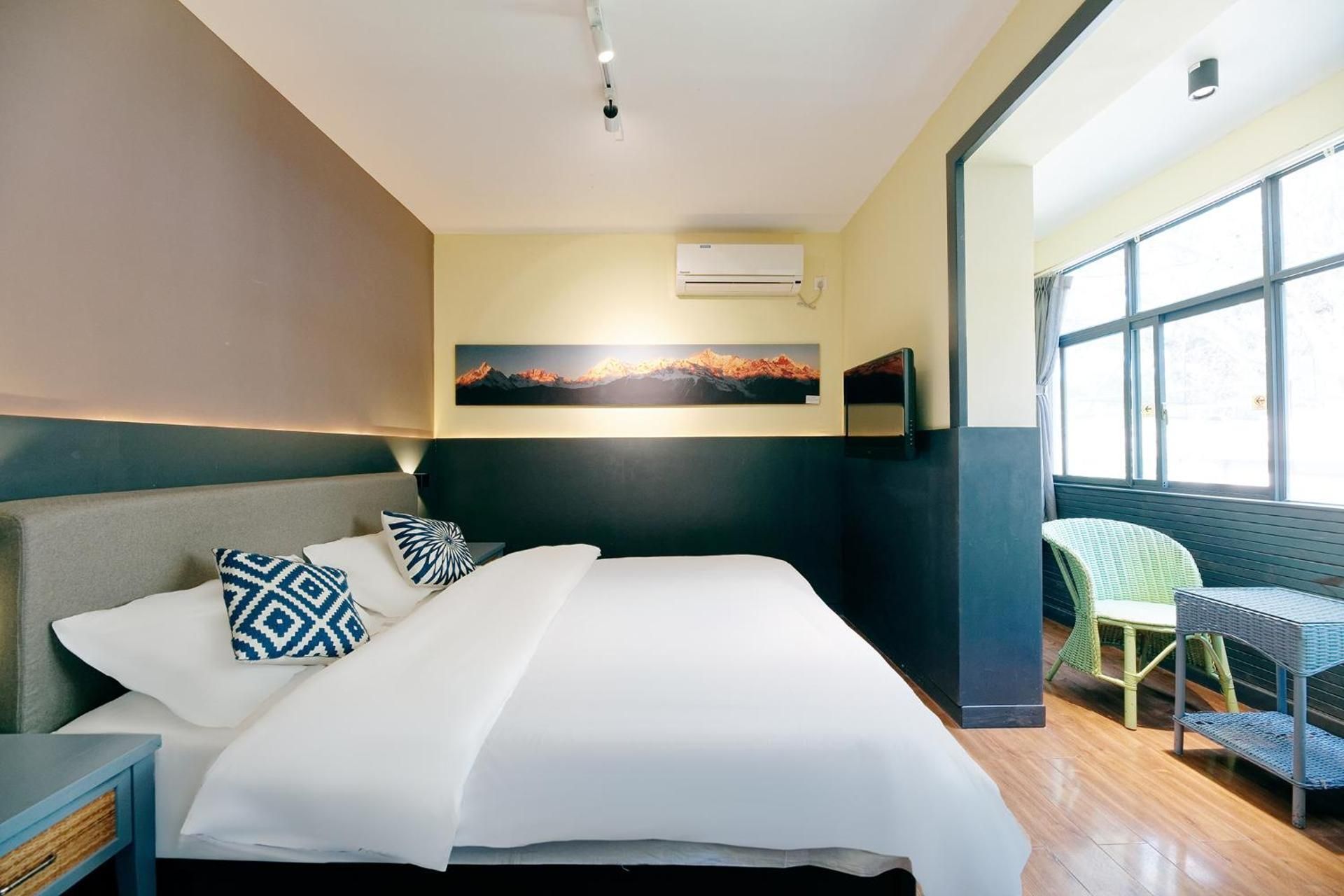Deluxe King Bed