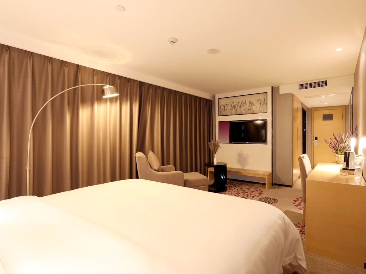 Business Queen Room