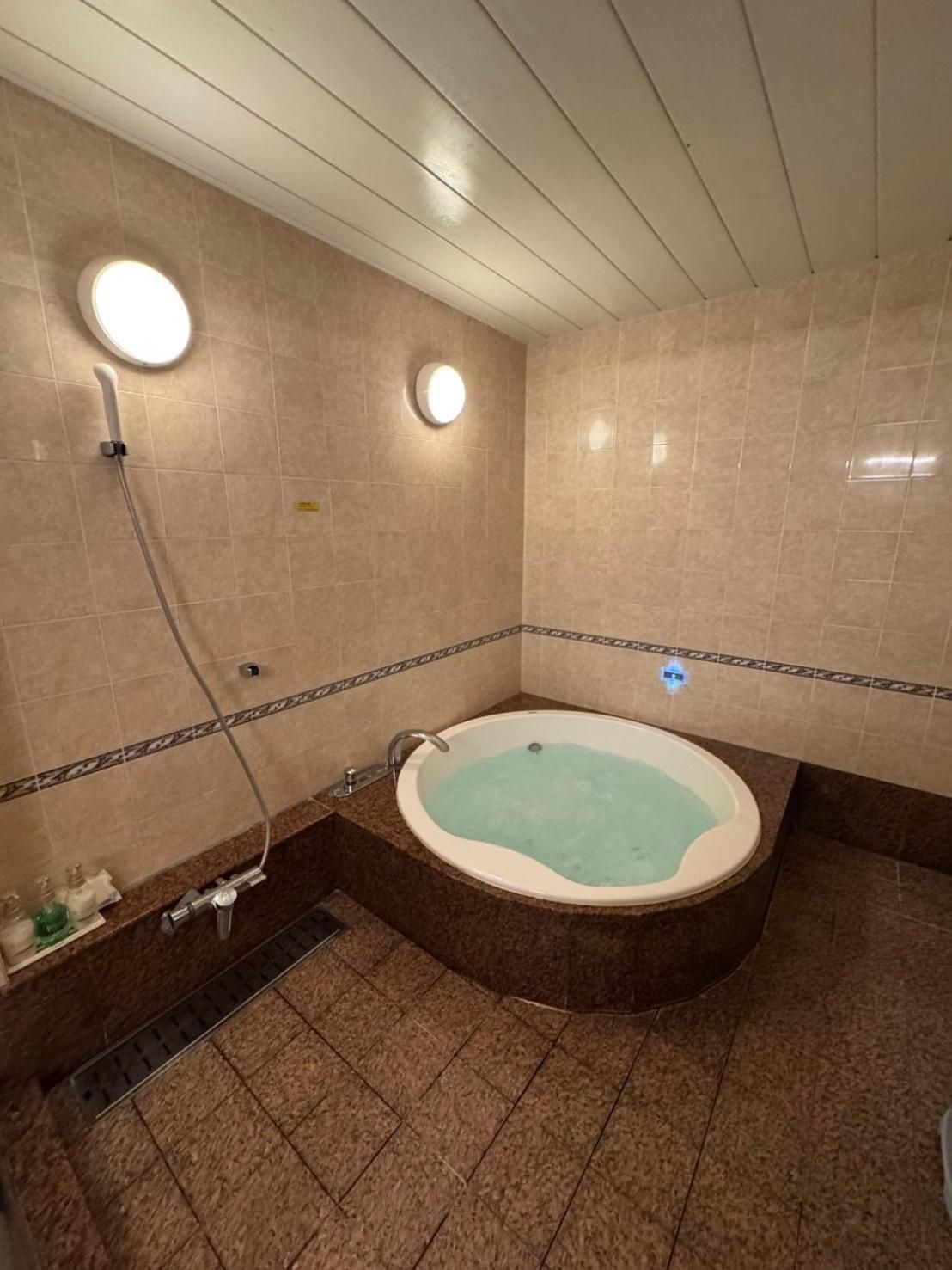 Premium Swim Up Room