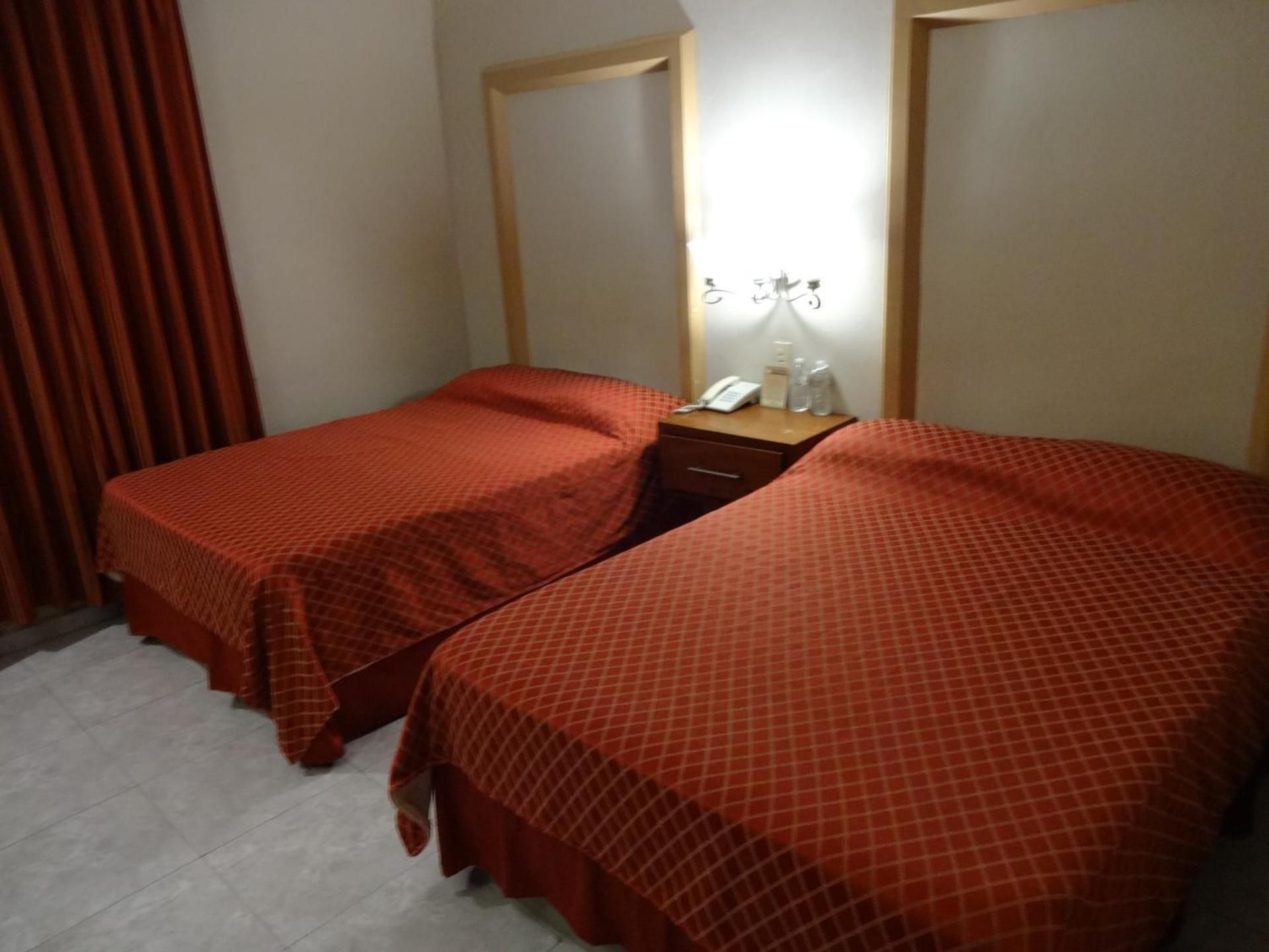Family Room (2 Adults + 2 Children)
