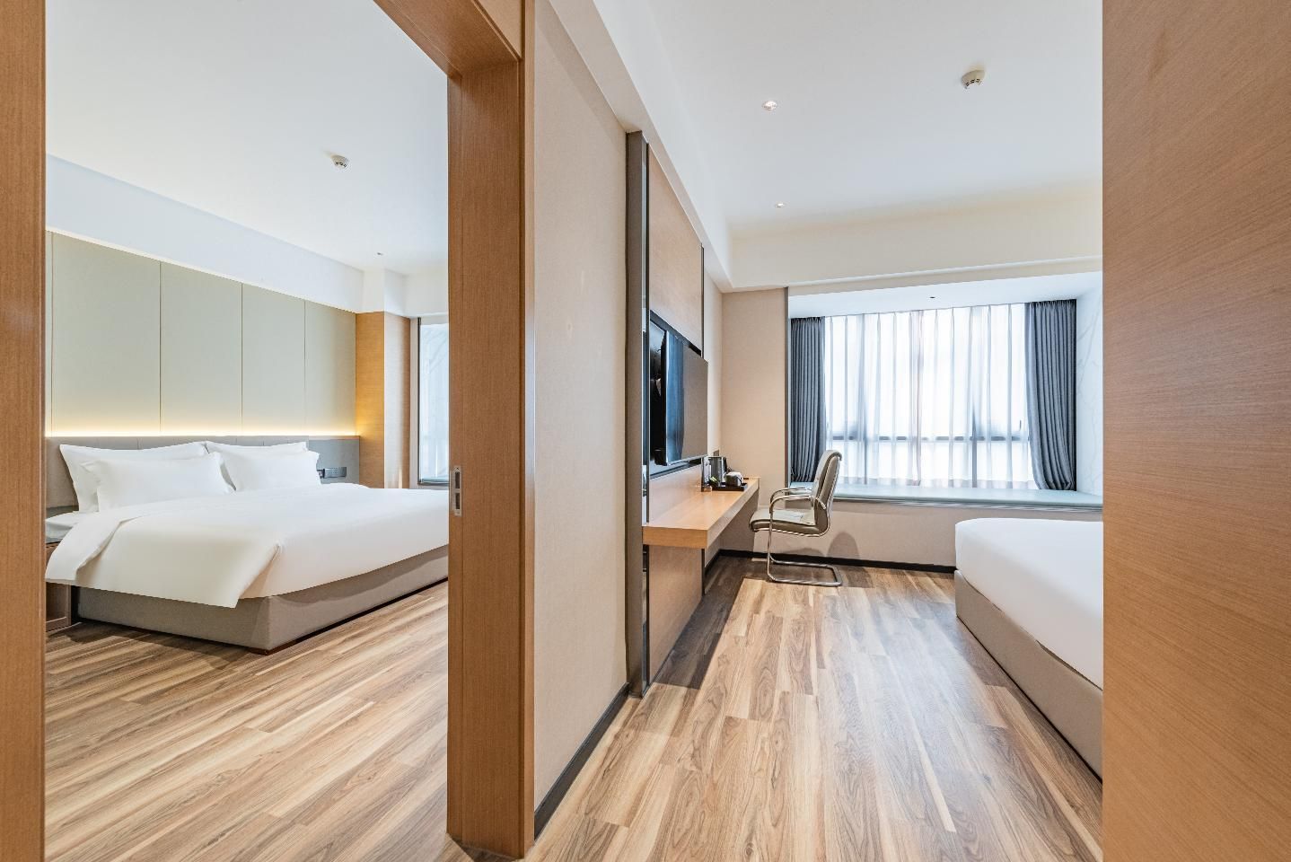 Dossen - Executive Suite