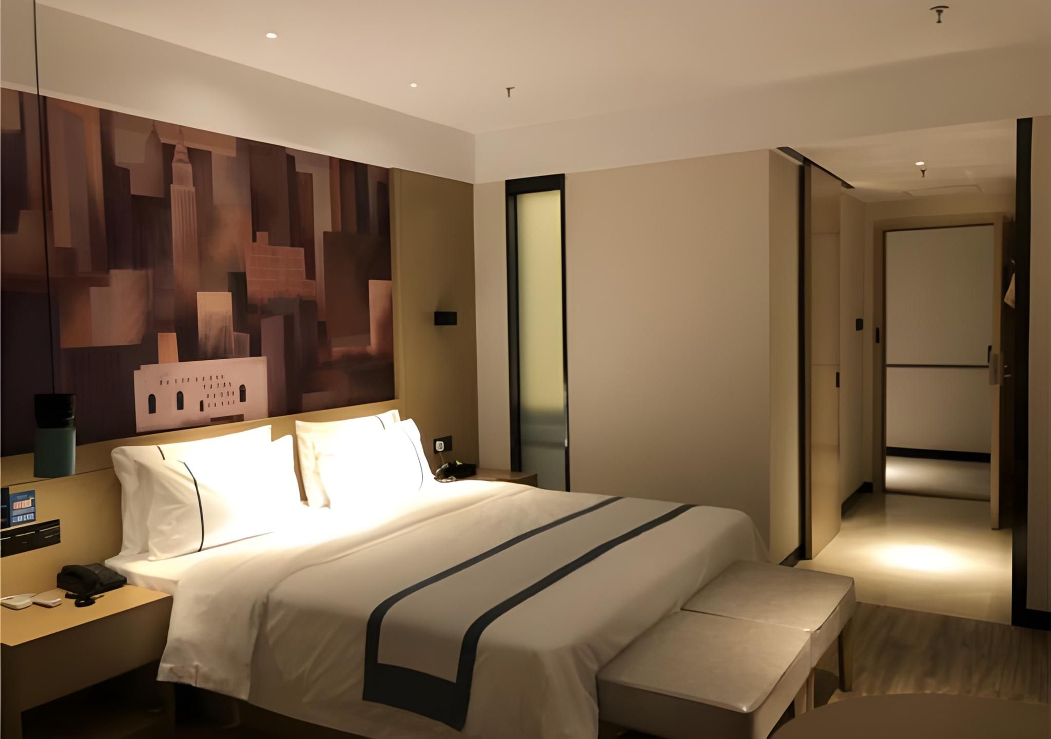 Business Queen Room