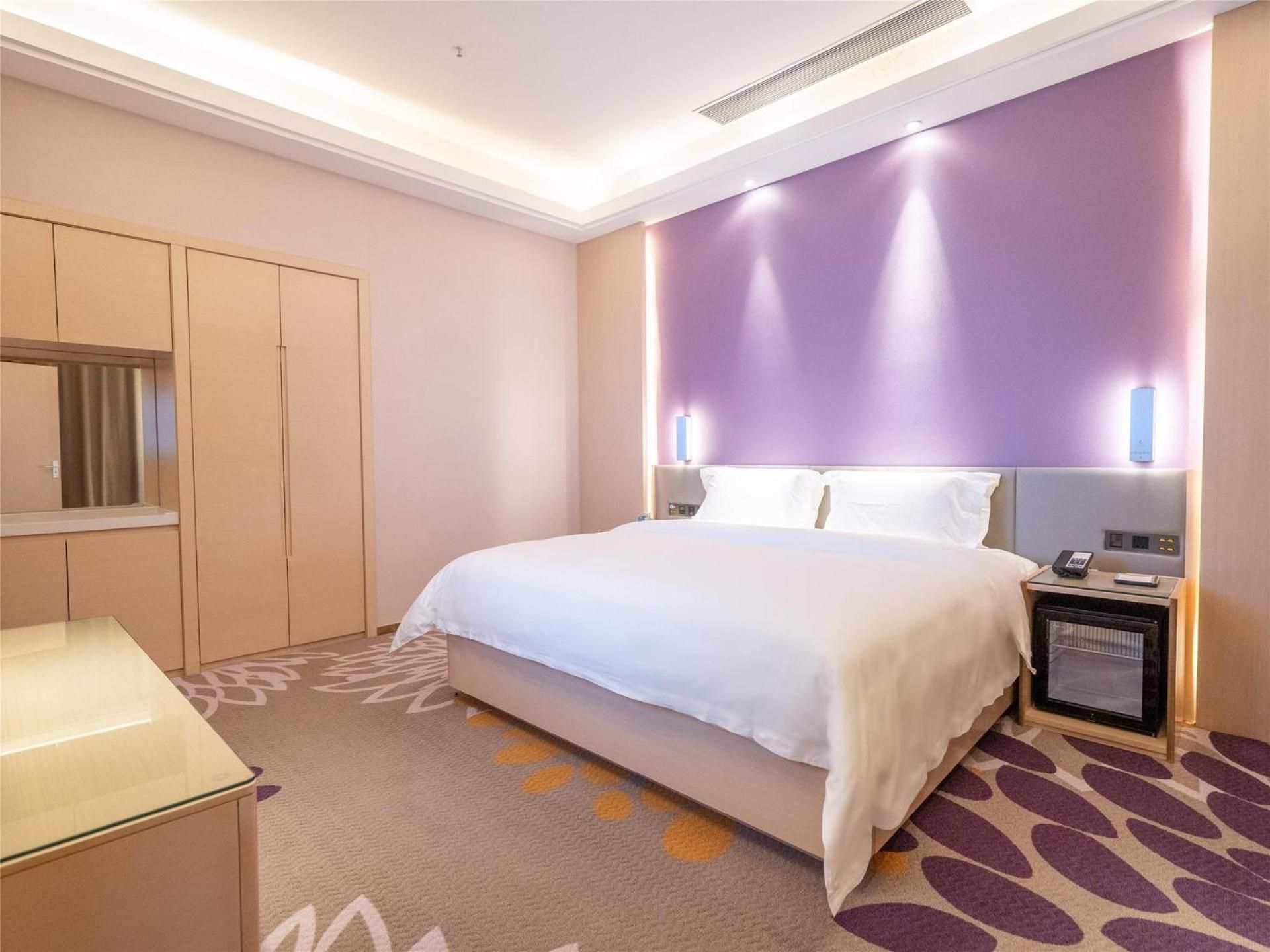 Business Suite King Bed