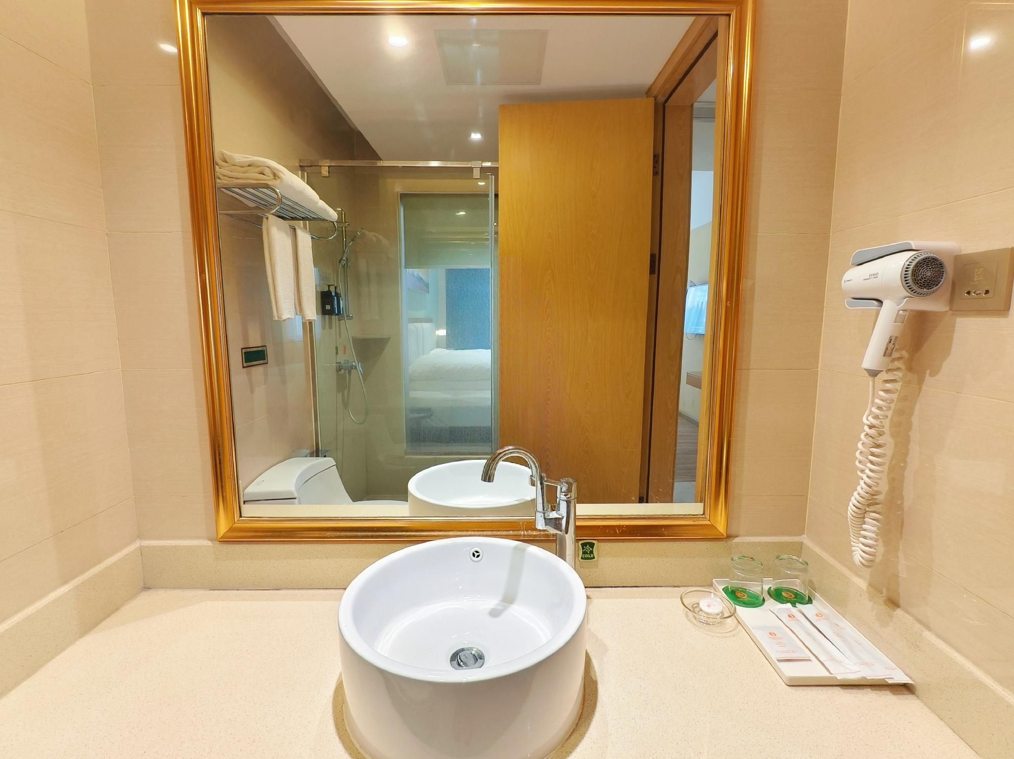 Aston Hotel Zhongshan Ryokan Executive Suite 2