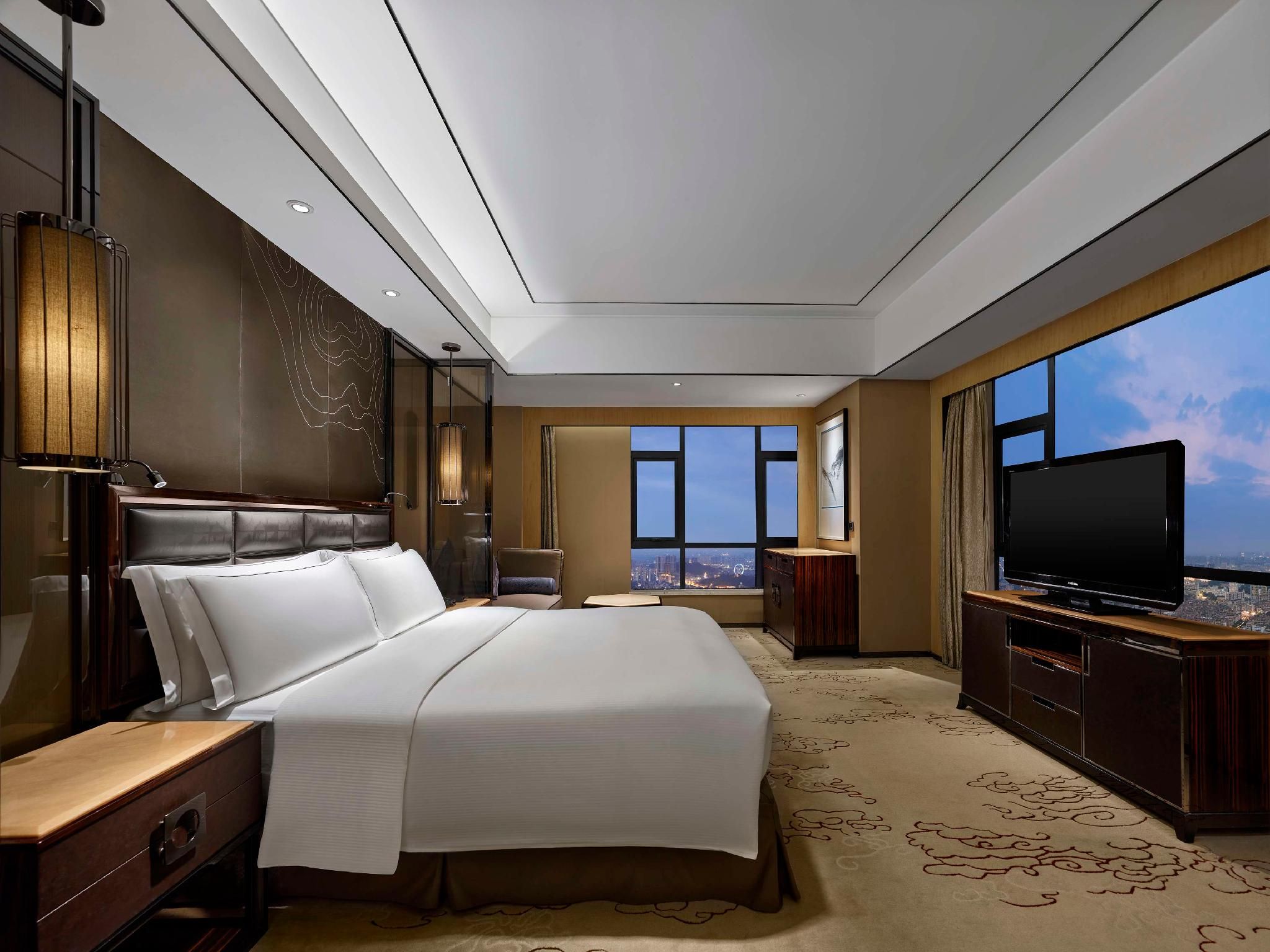 1 KING BED DELUXE CORNER