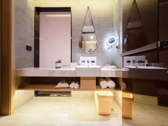 Executive King Room with City View