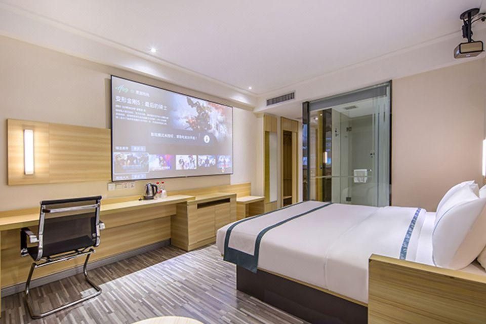 Stand Queen Room