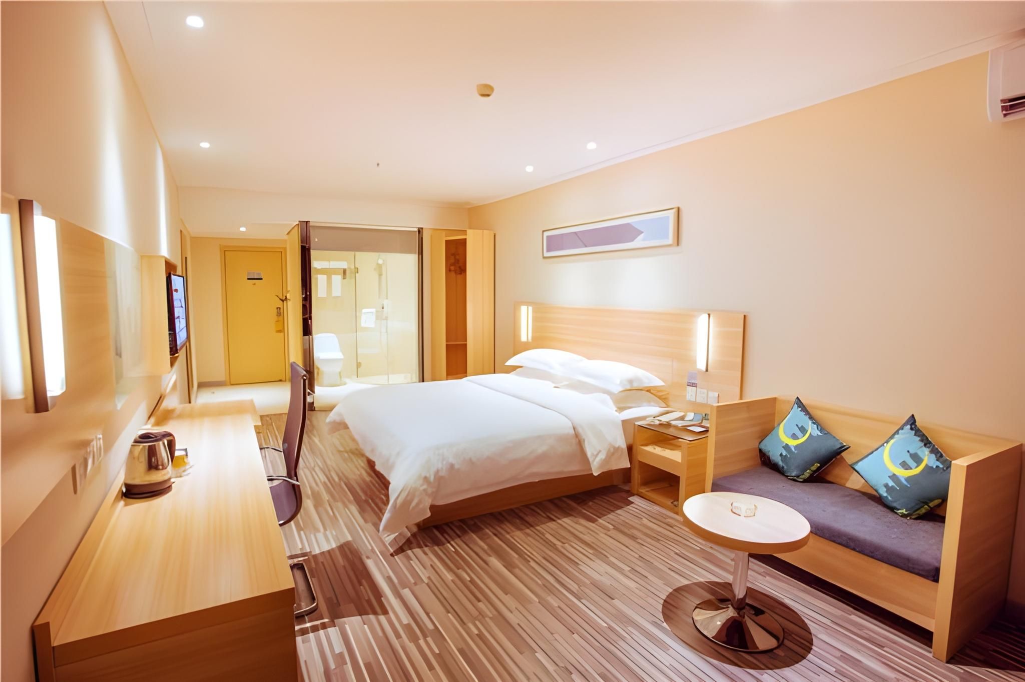 Stand Queen Room