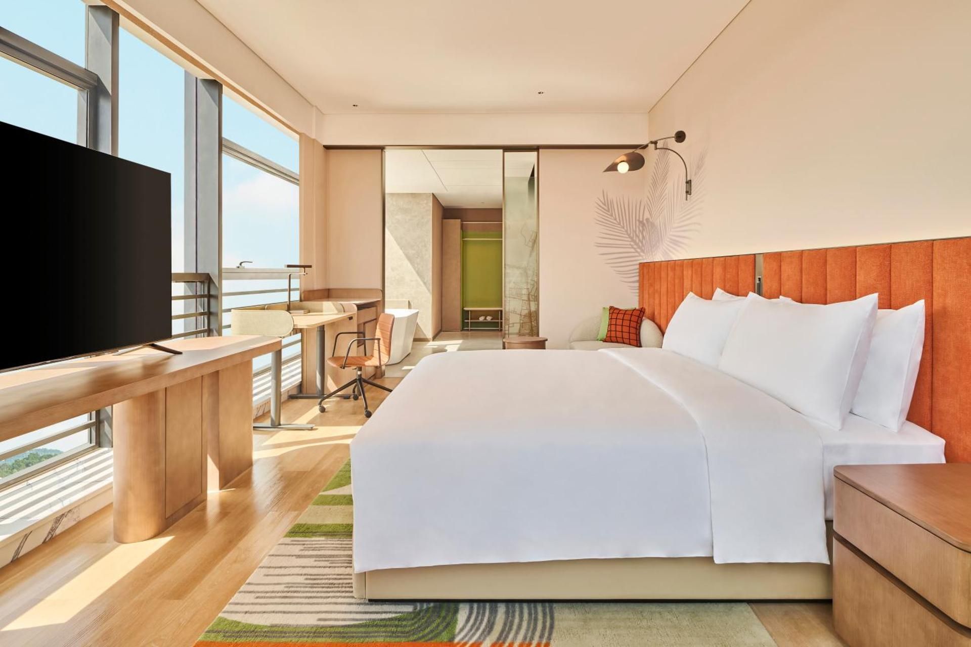 Deluxe King Suite